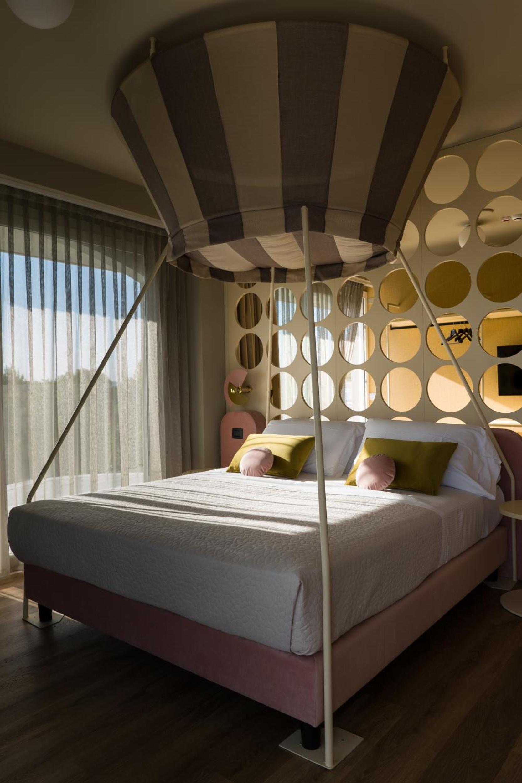 King Suite with Sea View - Photo 17