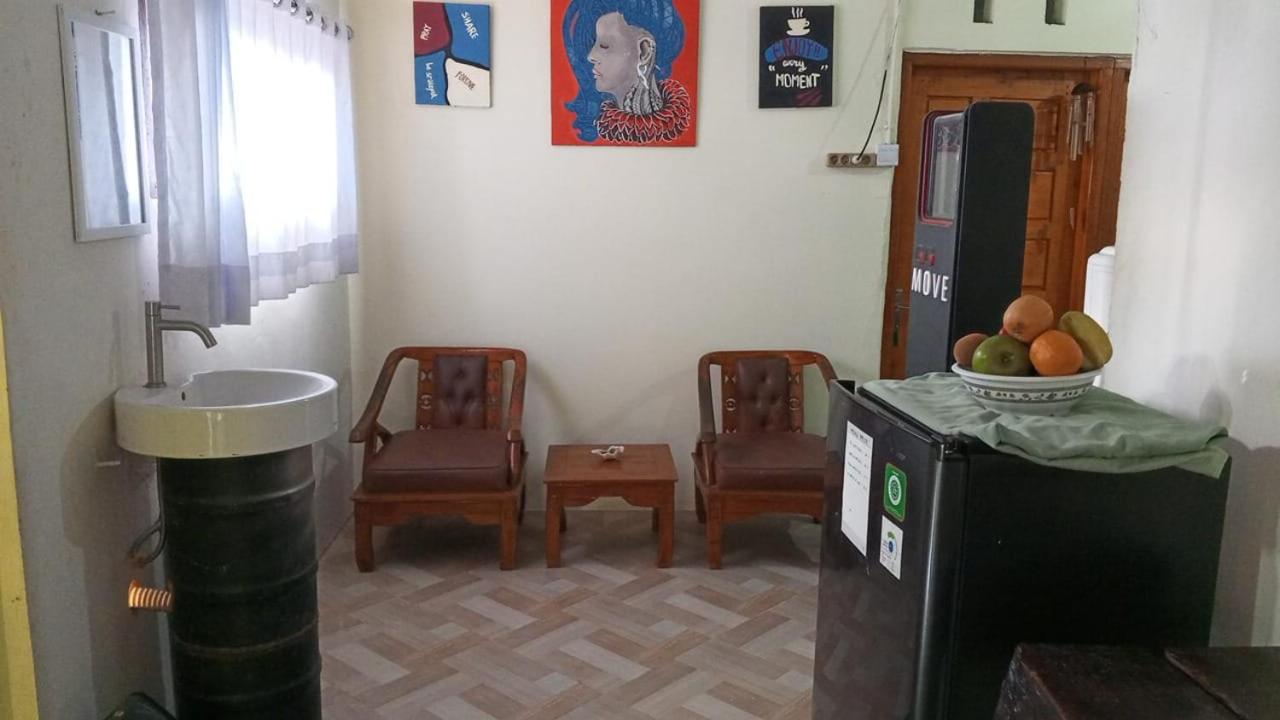 Family Room - Photo 5