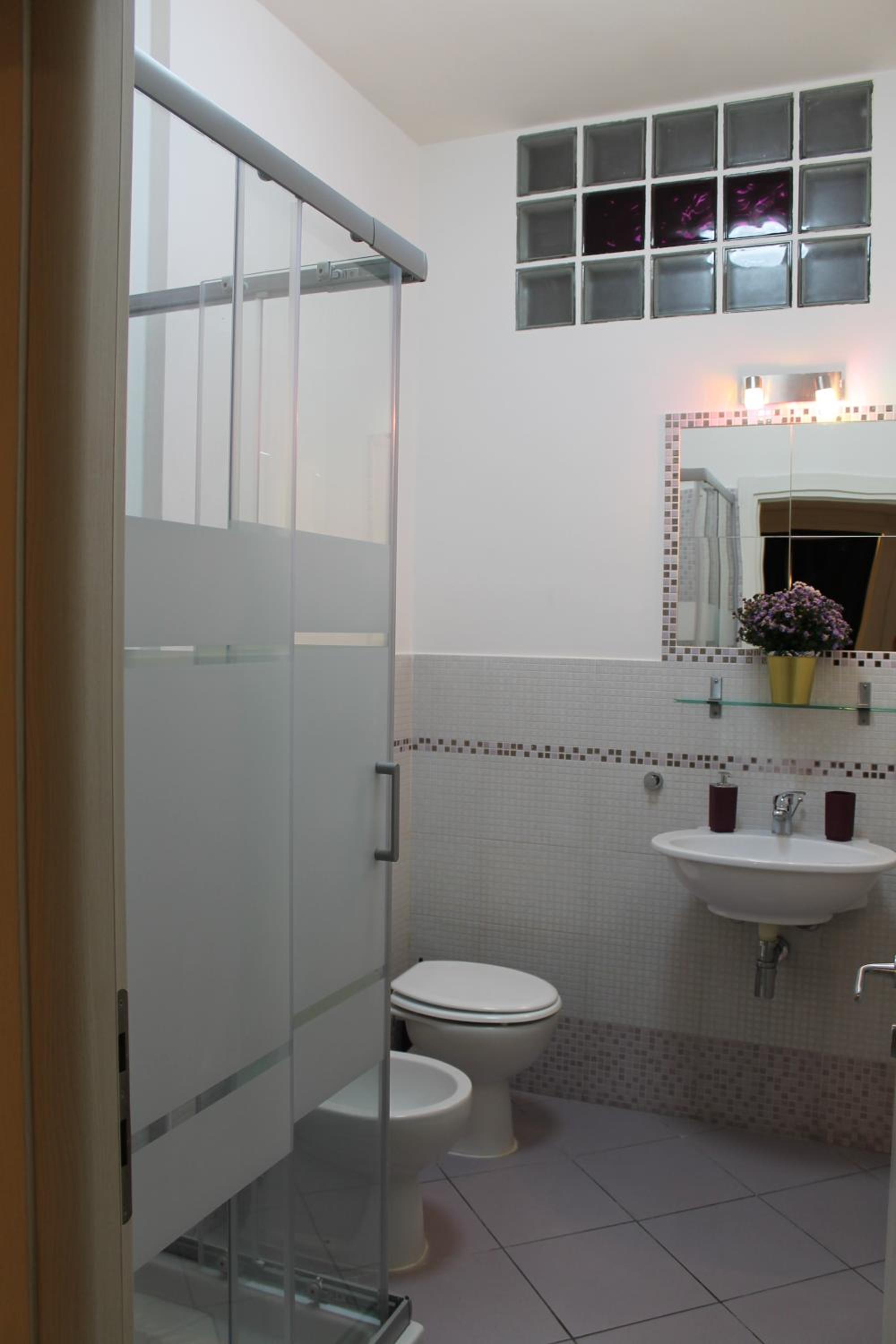Double Room with Private External Bathroom photo 2