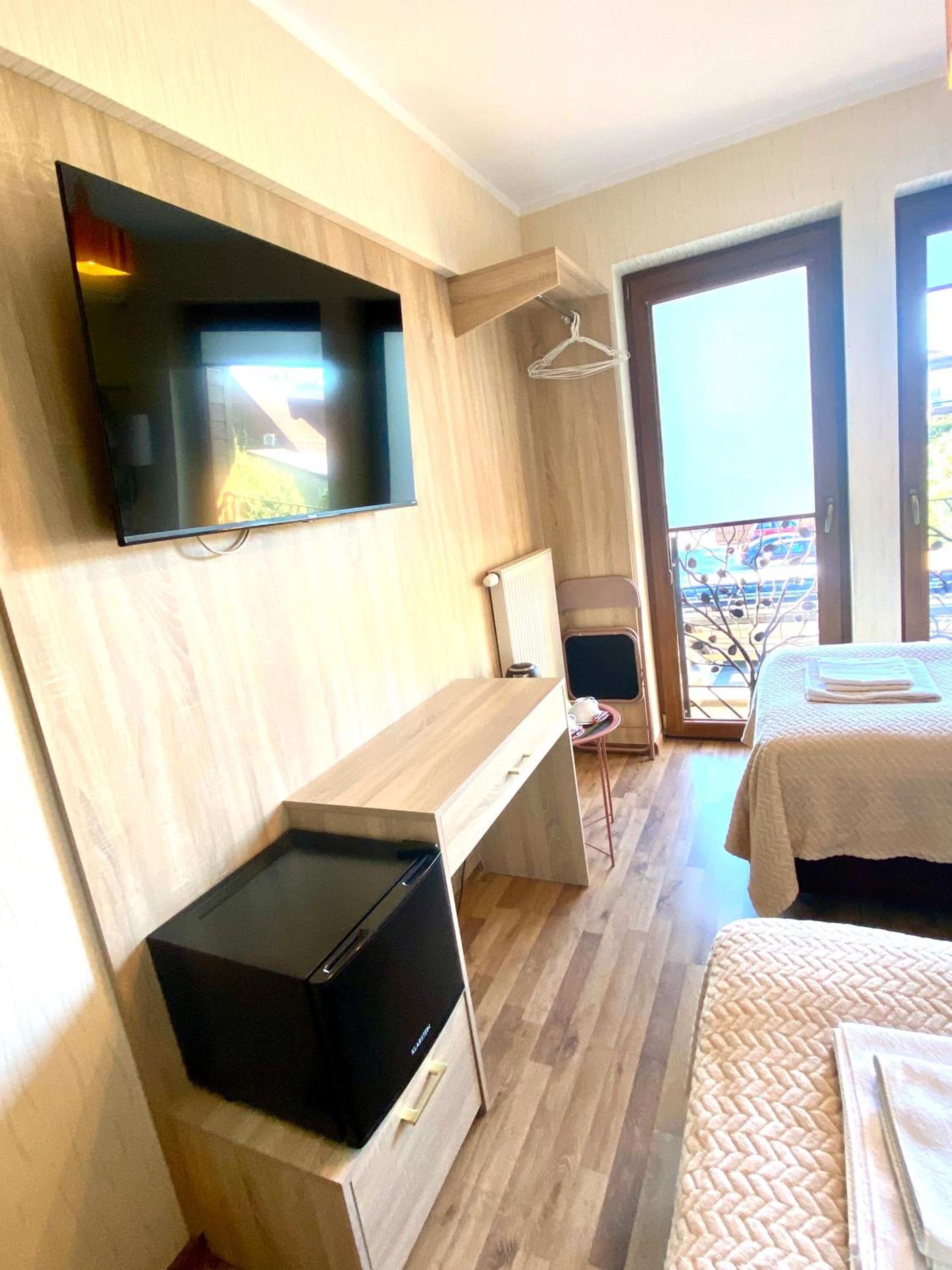 Double or Twin Room with Bathroom photo 2