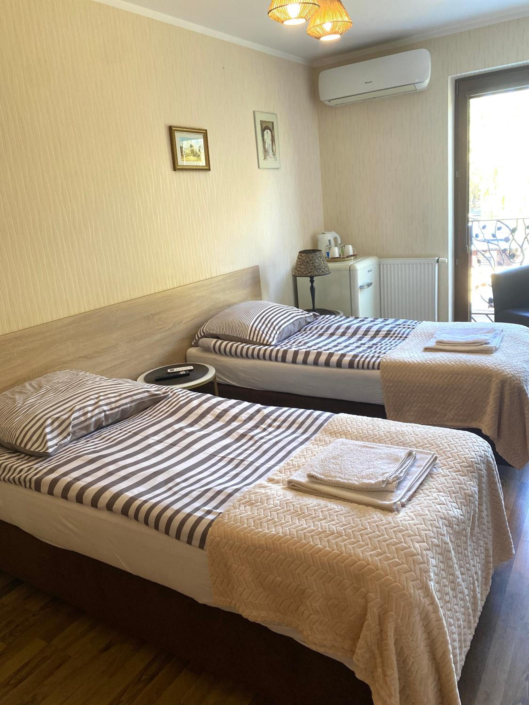 Double or Twin Room with Canal View photo 3