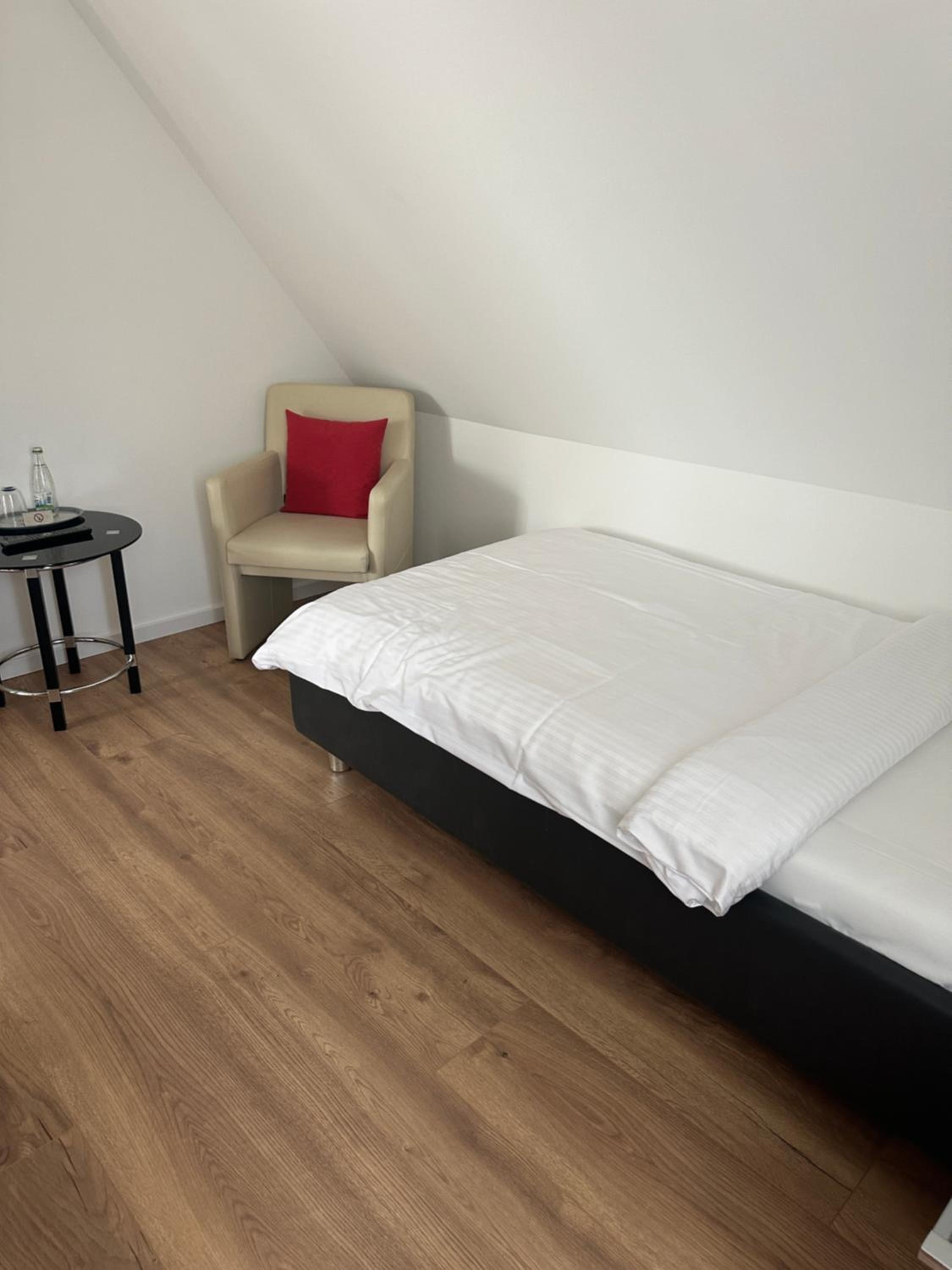 Single Room photo 2