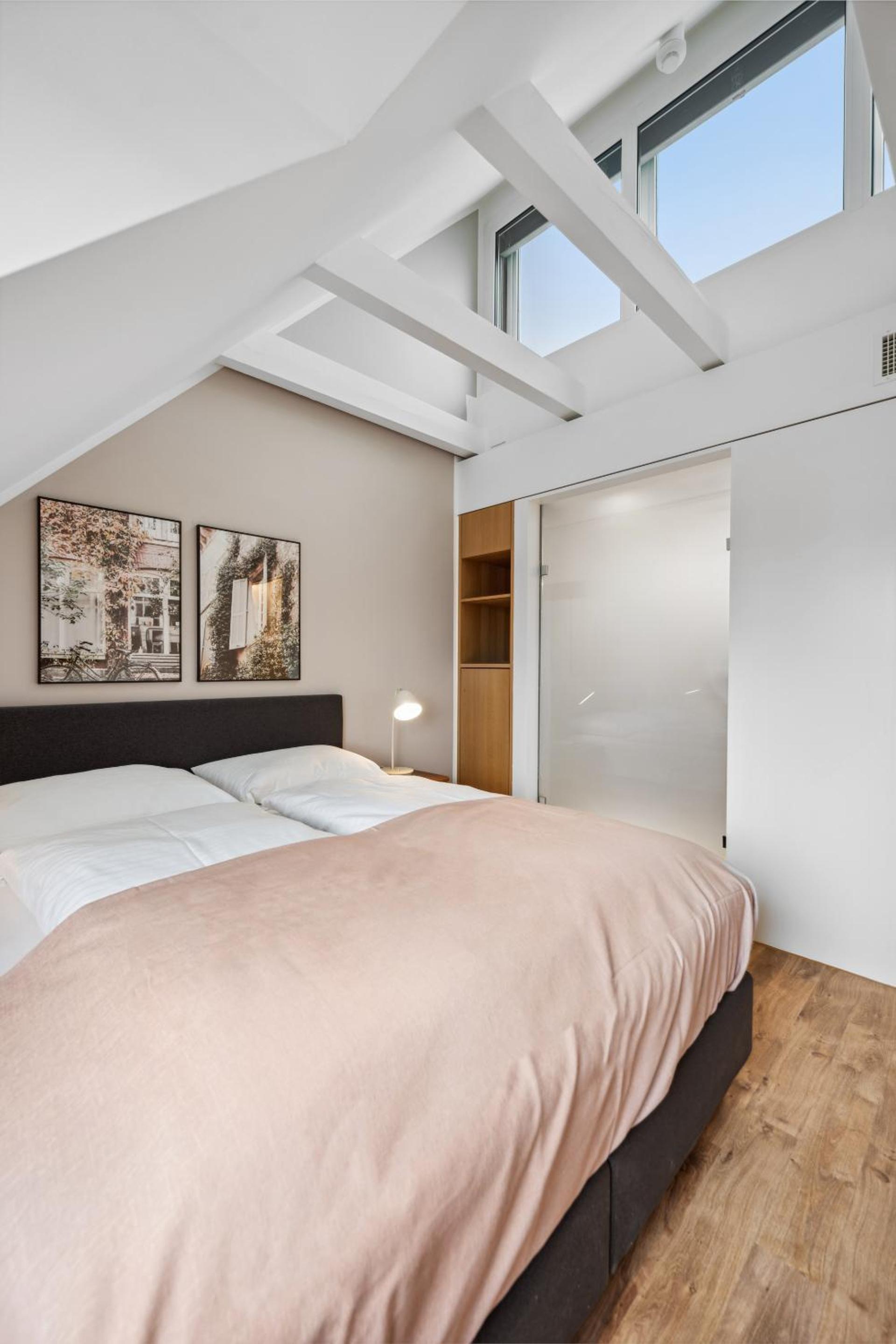 One-Bedroom Suite with sofa bed photo 2
