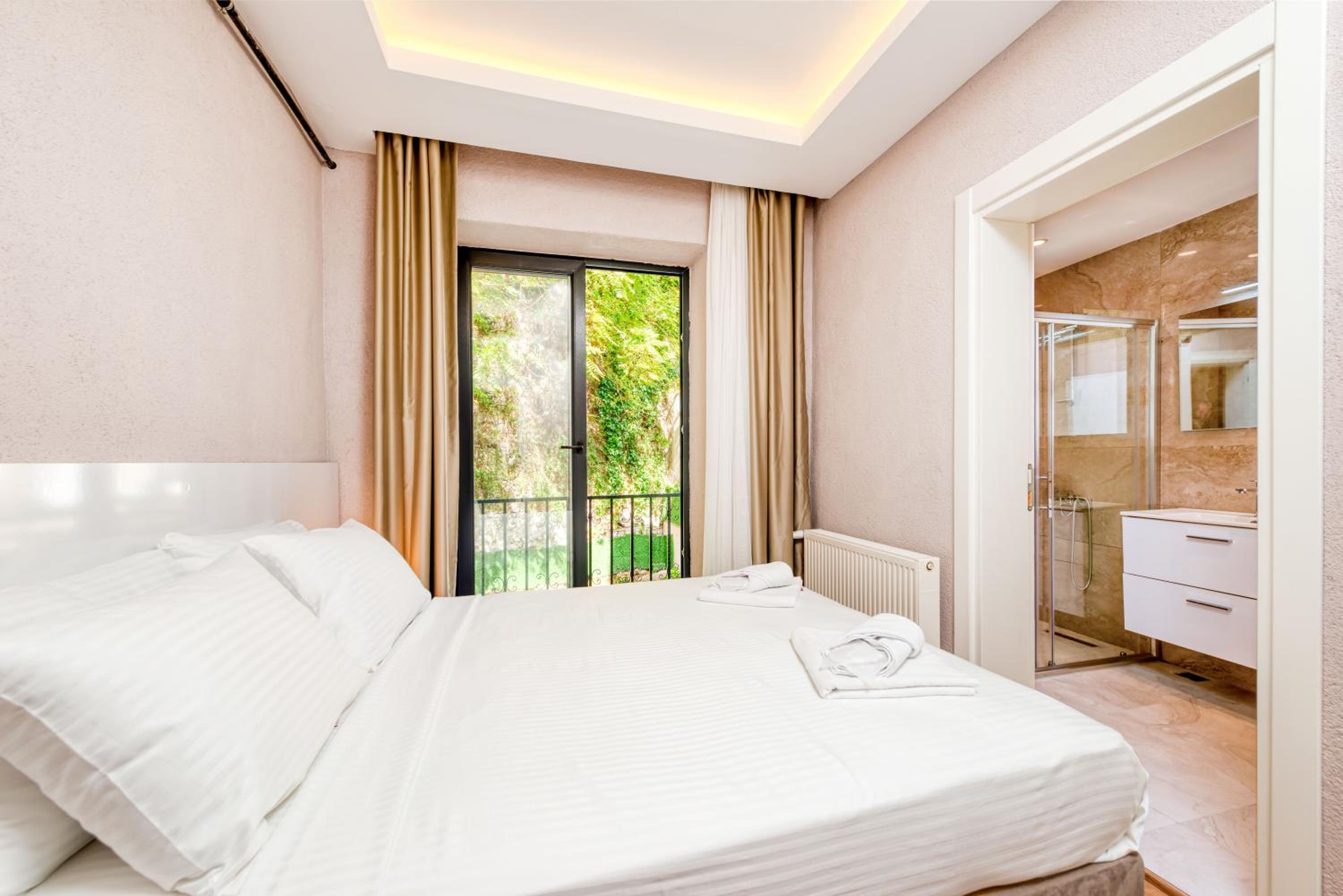 Two-Bedroom Apartment with Balcony photo 1