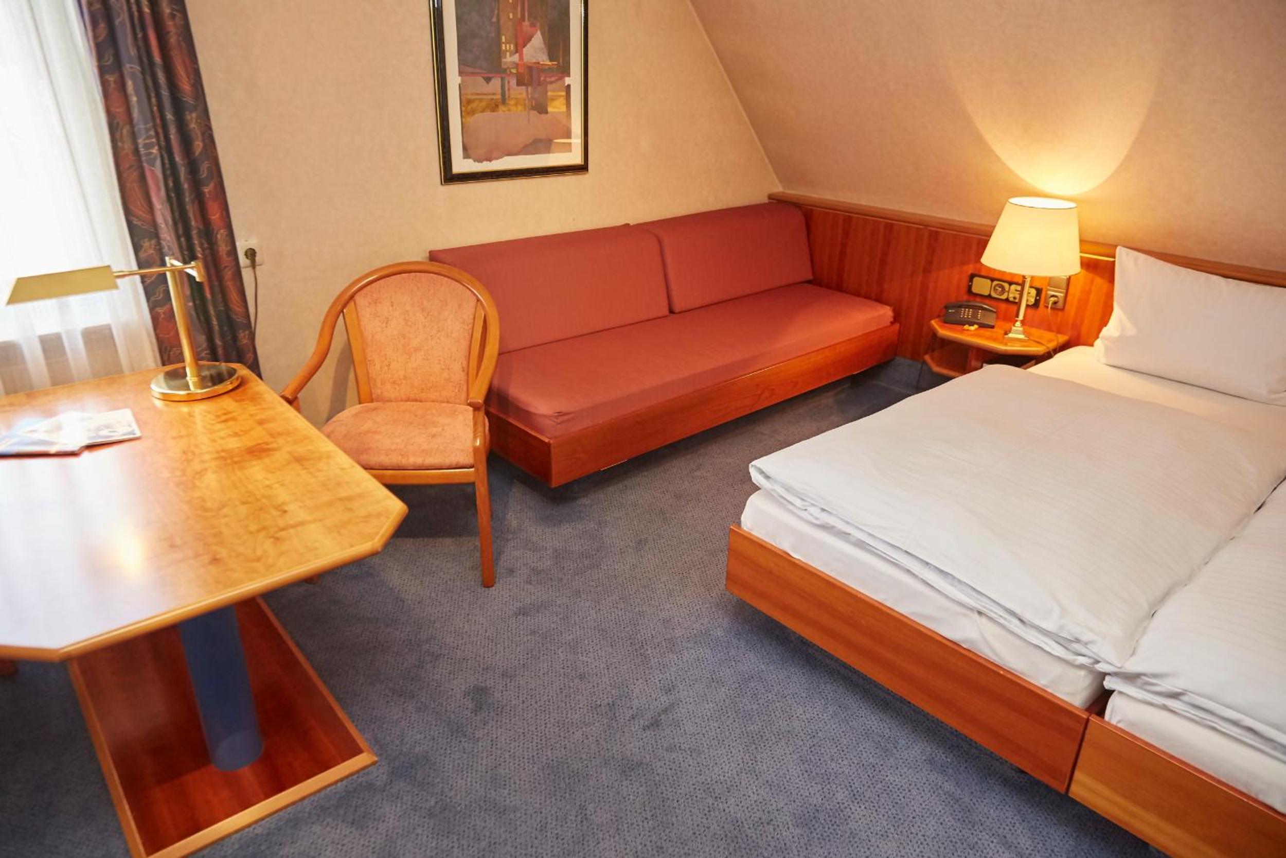 Double Room with Bath - Non-Smoking - Photo 1