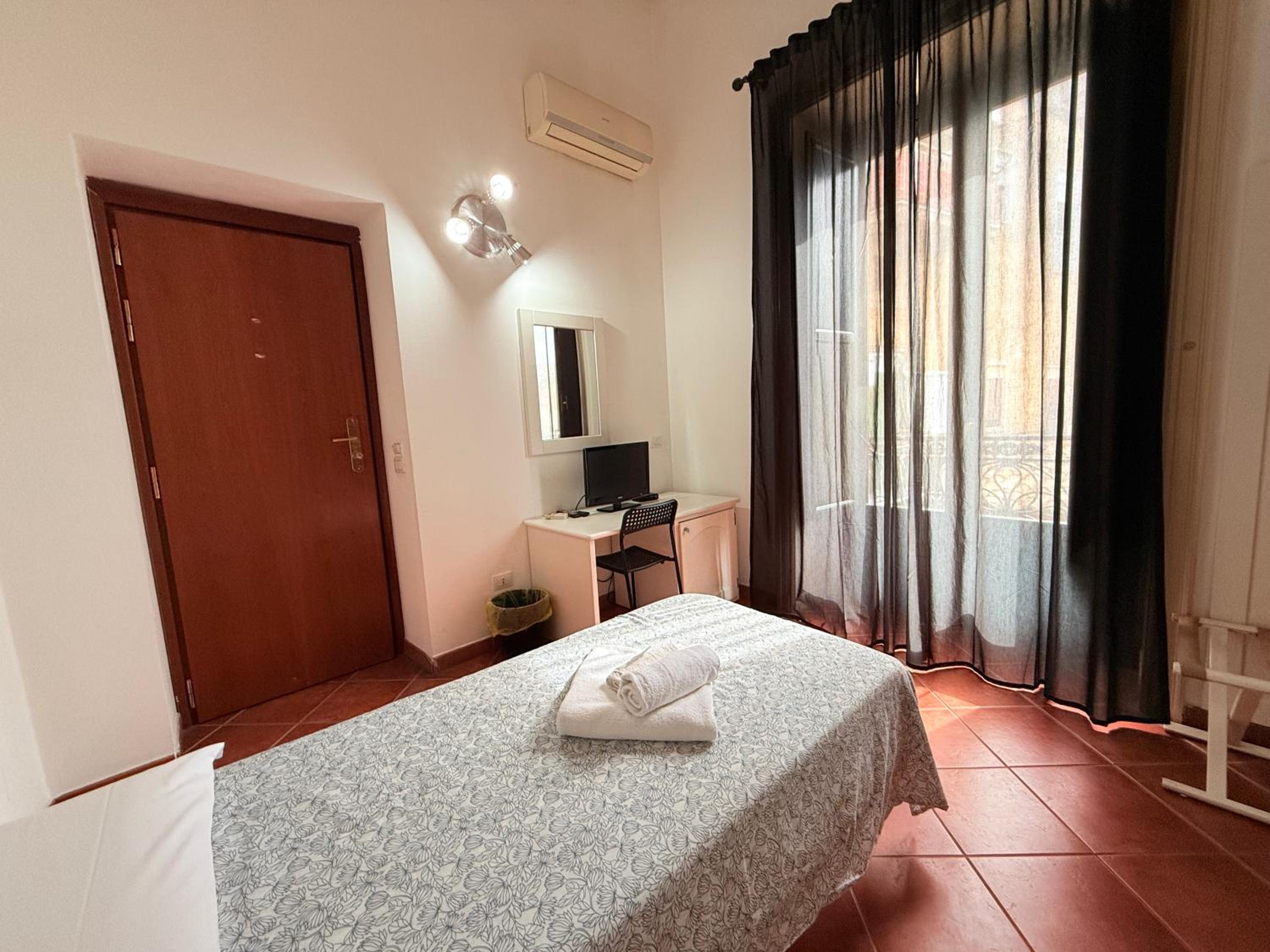 Single Room photo 3