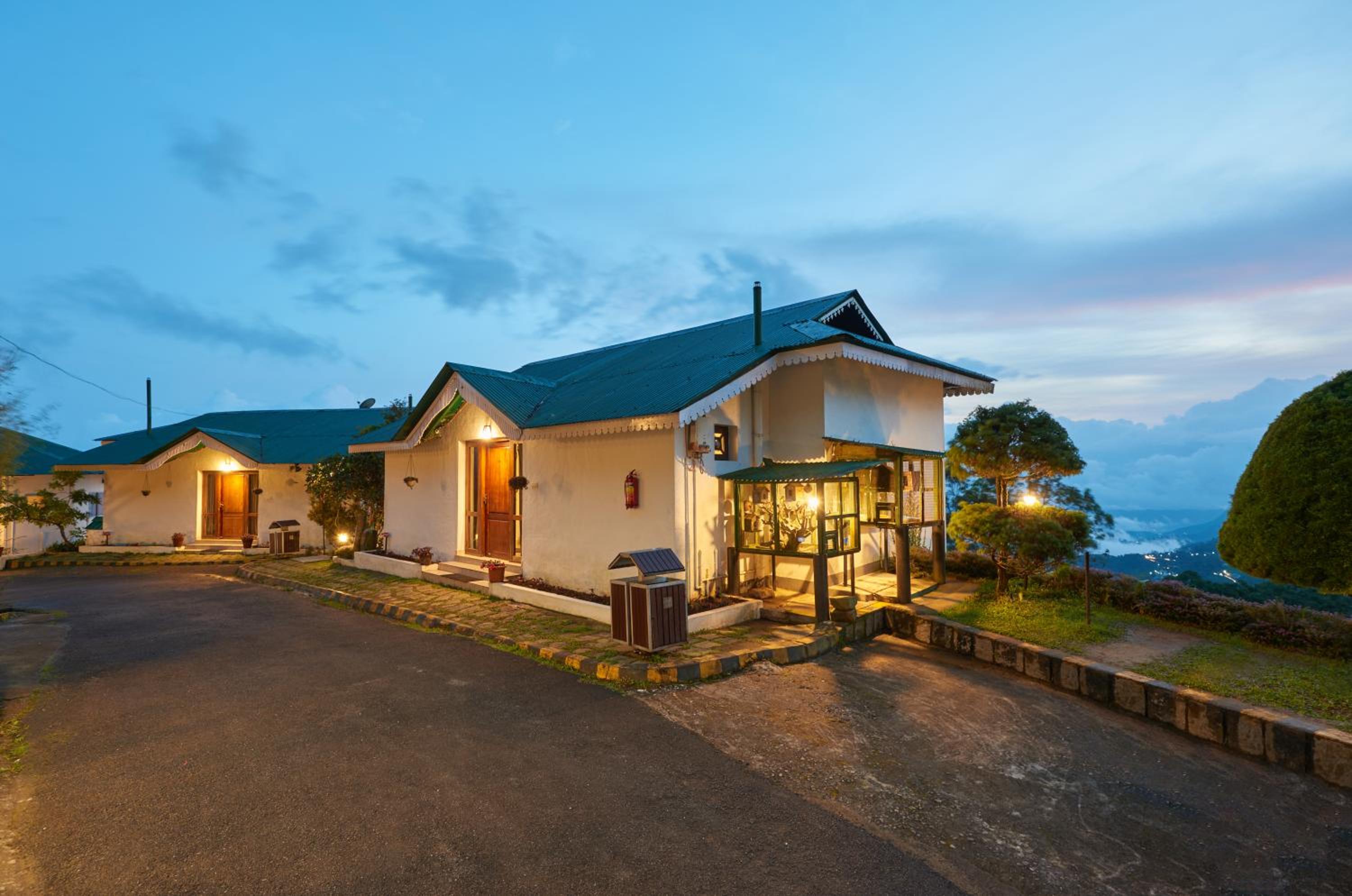 Deluxe 2-Bedroom Family Cottage - Photo 2