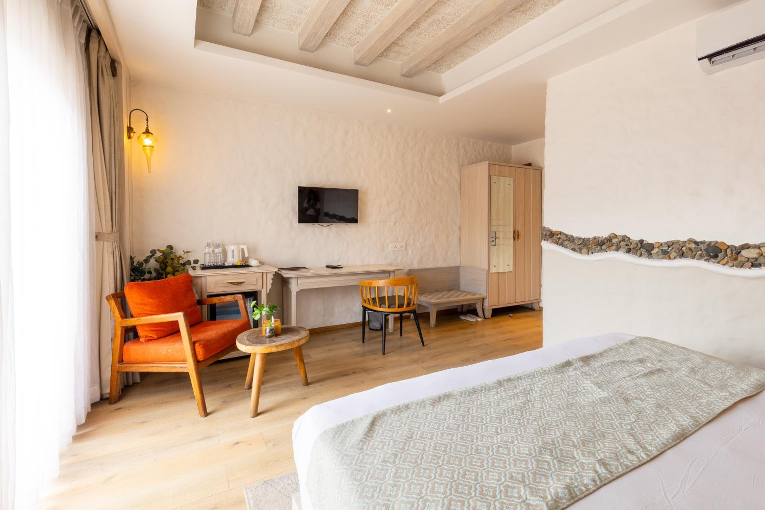 Deluxe Double or Twin Room - 15% off on Food and Beverage and Sauna and Steam - Photo 11