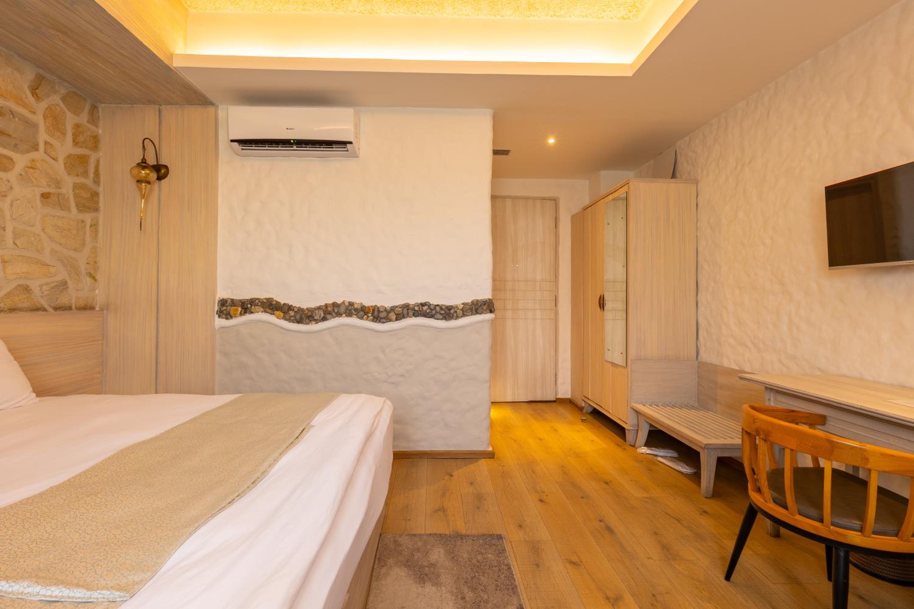 Deluxe Double or Twin Room - 15% off on Food and Beverage and Sauna and Steam - Photo 10