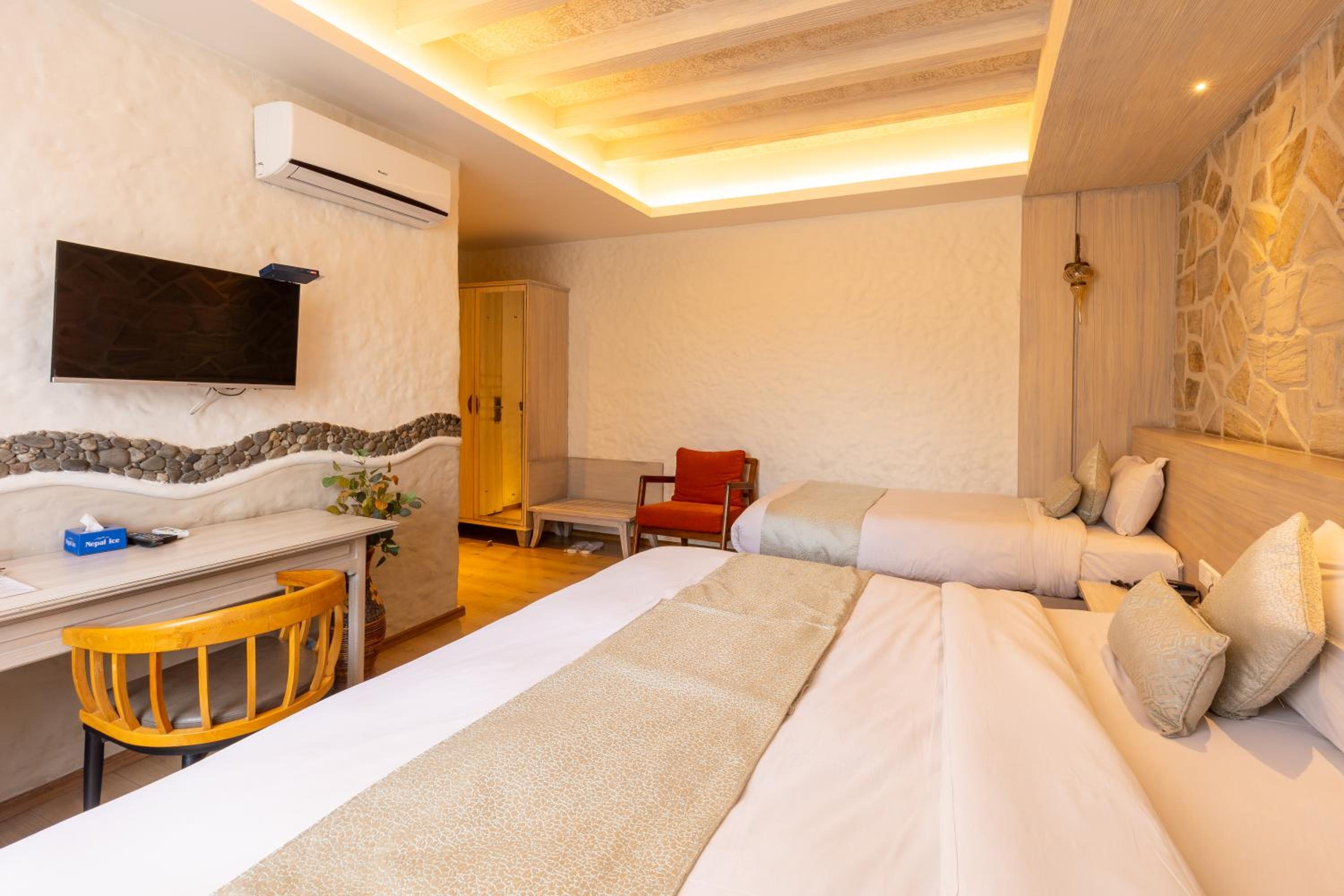 Deluxe Double or Twin Room - 15% off on Food and Beverage and Sauna and Steam - Photo 4