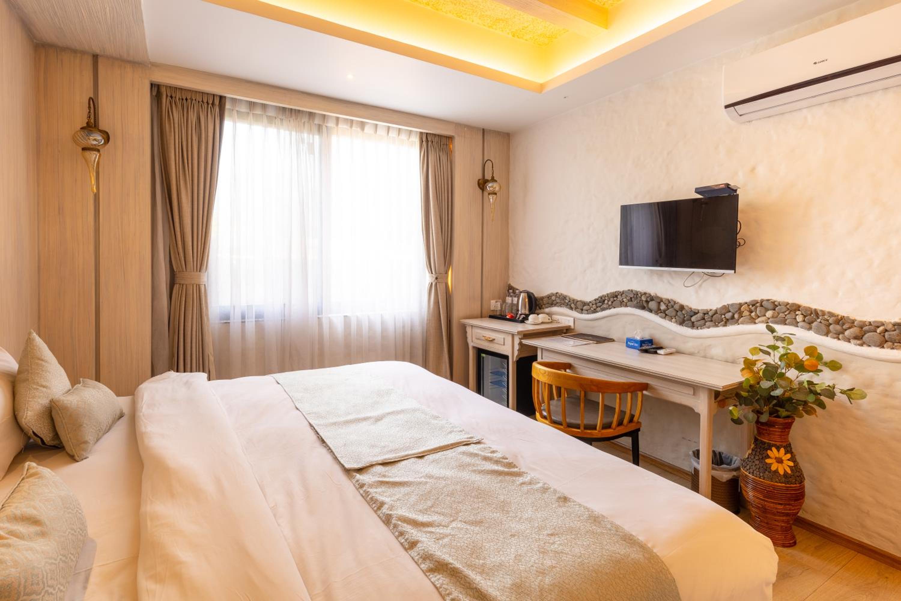 Deluxe Double or Twin Room - 15% off on Food and Beverage and Sauna and Steam - Photo 3