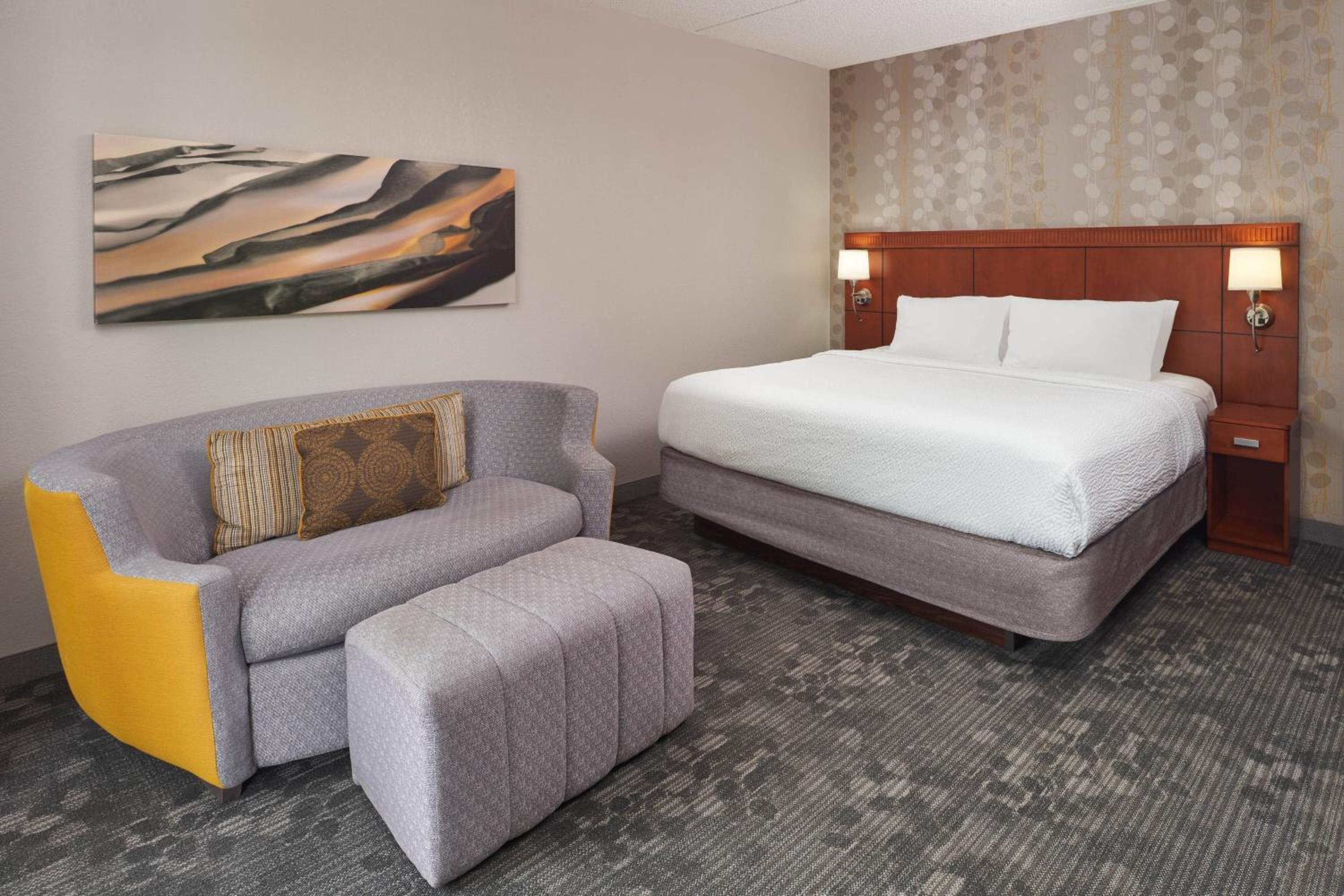 King Room with Sofa Bed - Photo 1