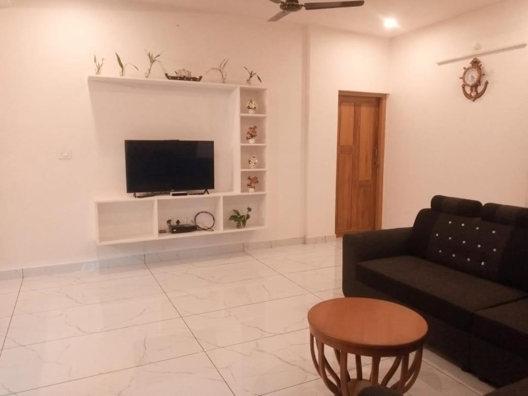 Three-Bedroom House photo 2