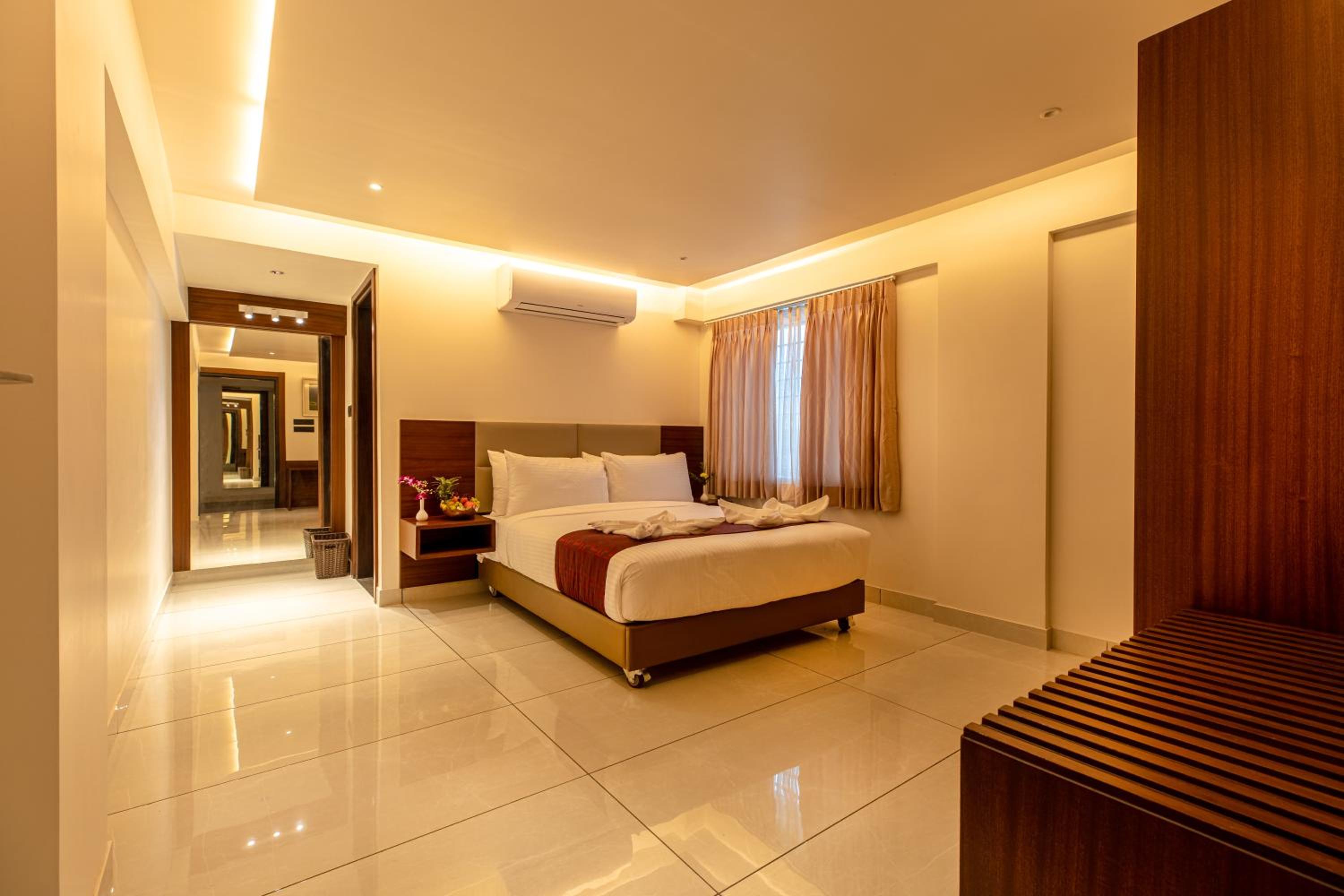 Deluxe room with city view  photo 3