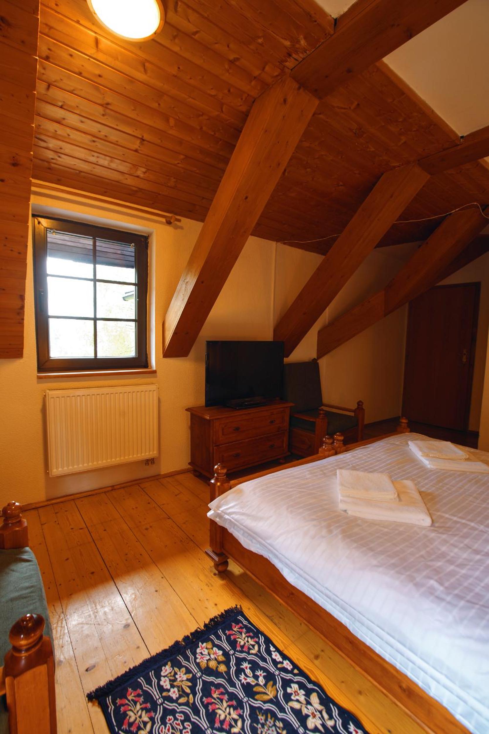 Double Room - Photo 8