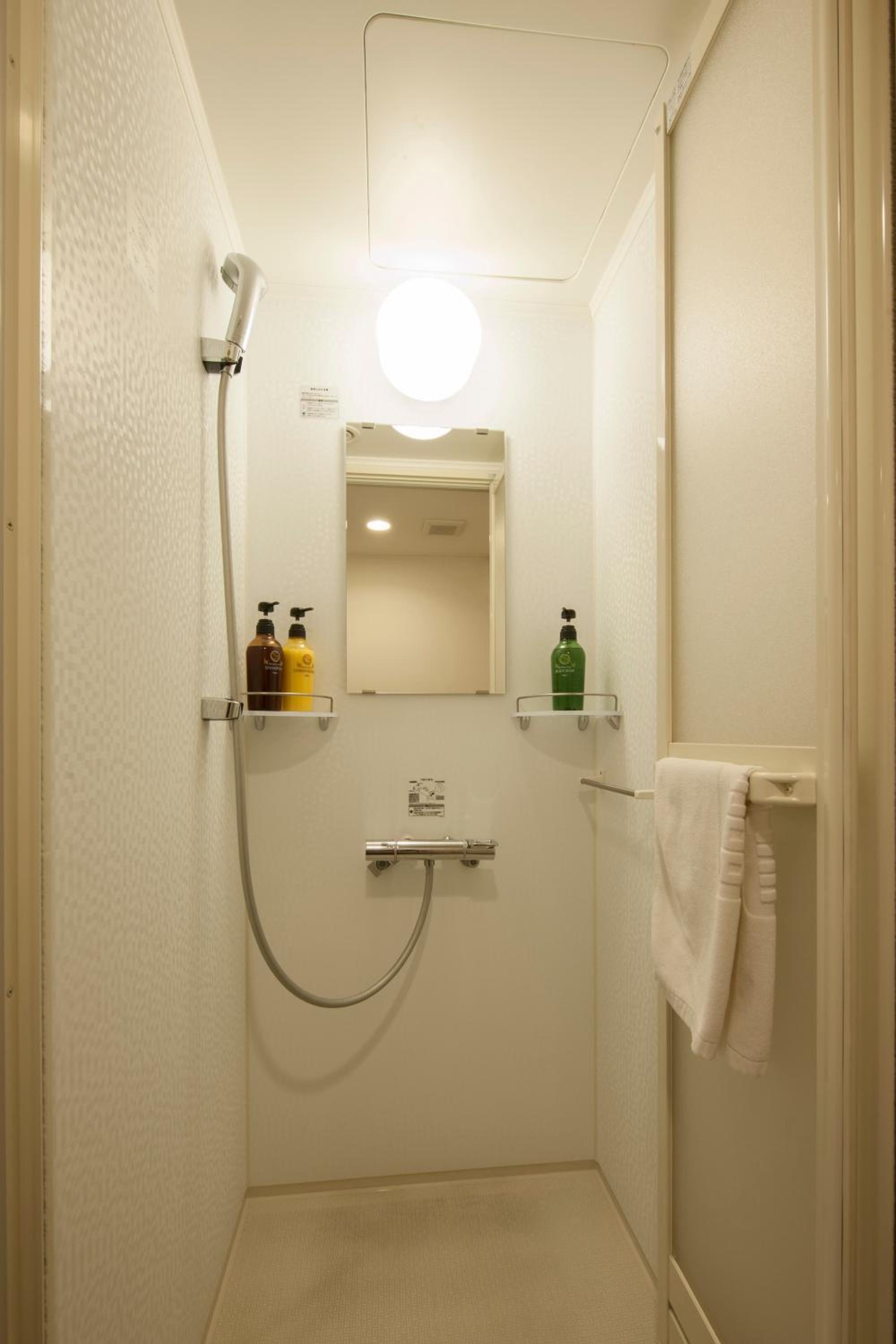 Queen Room photo 2