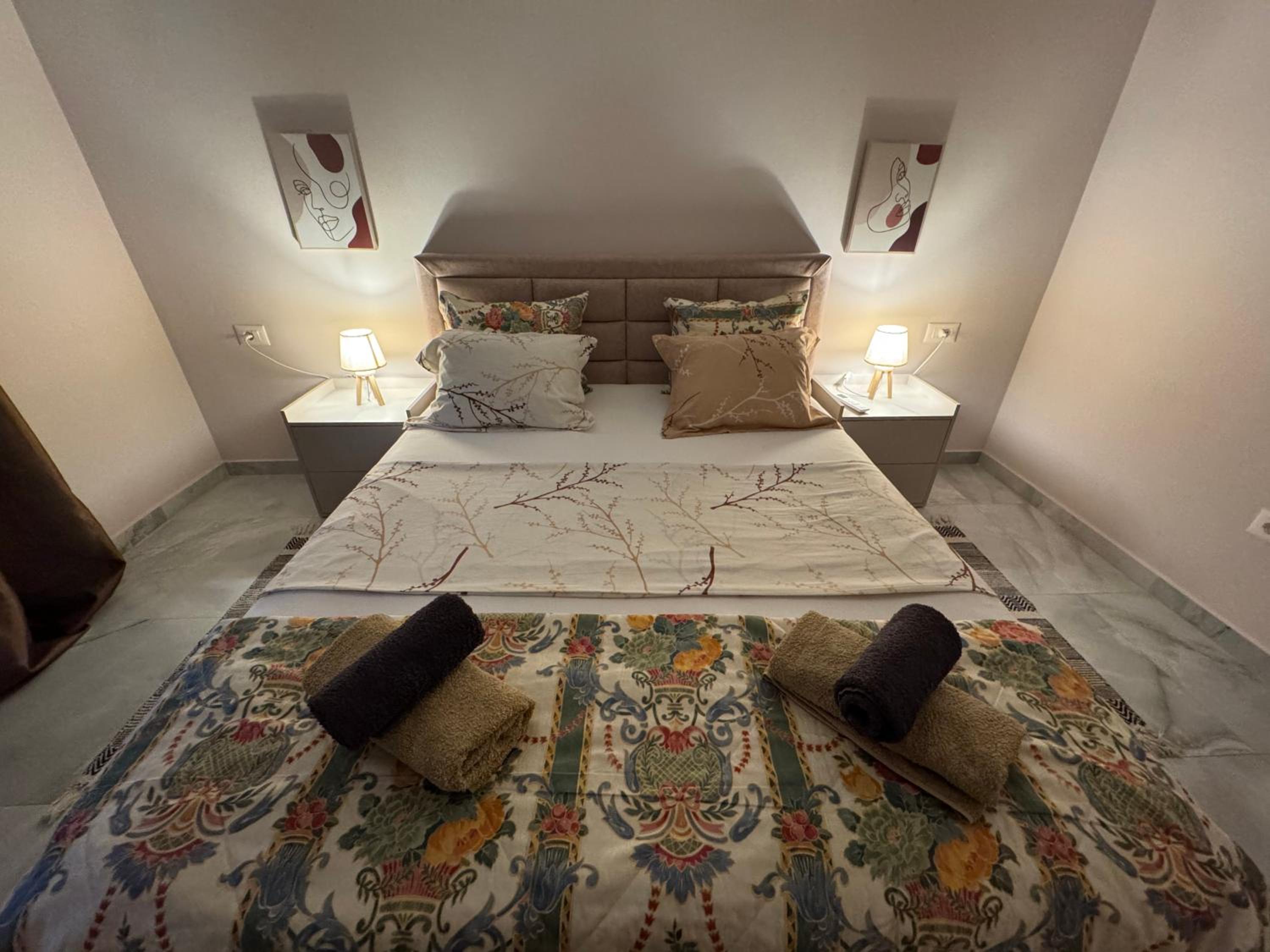 Two-Bedroom Deluxe Apartment with Balcony photo 3