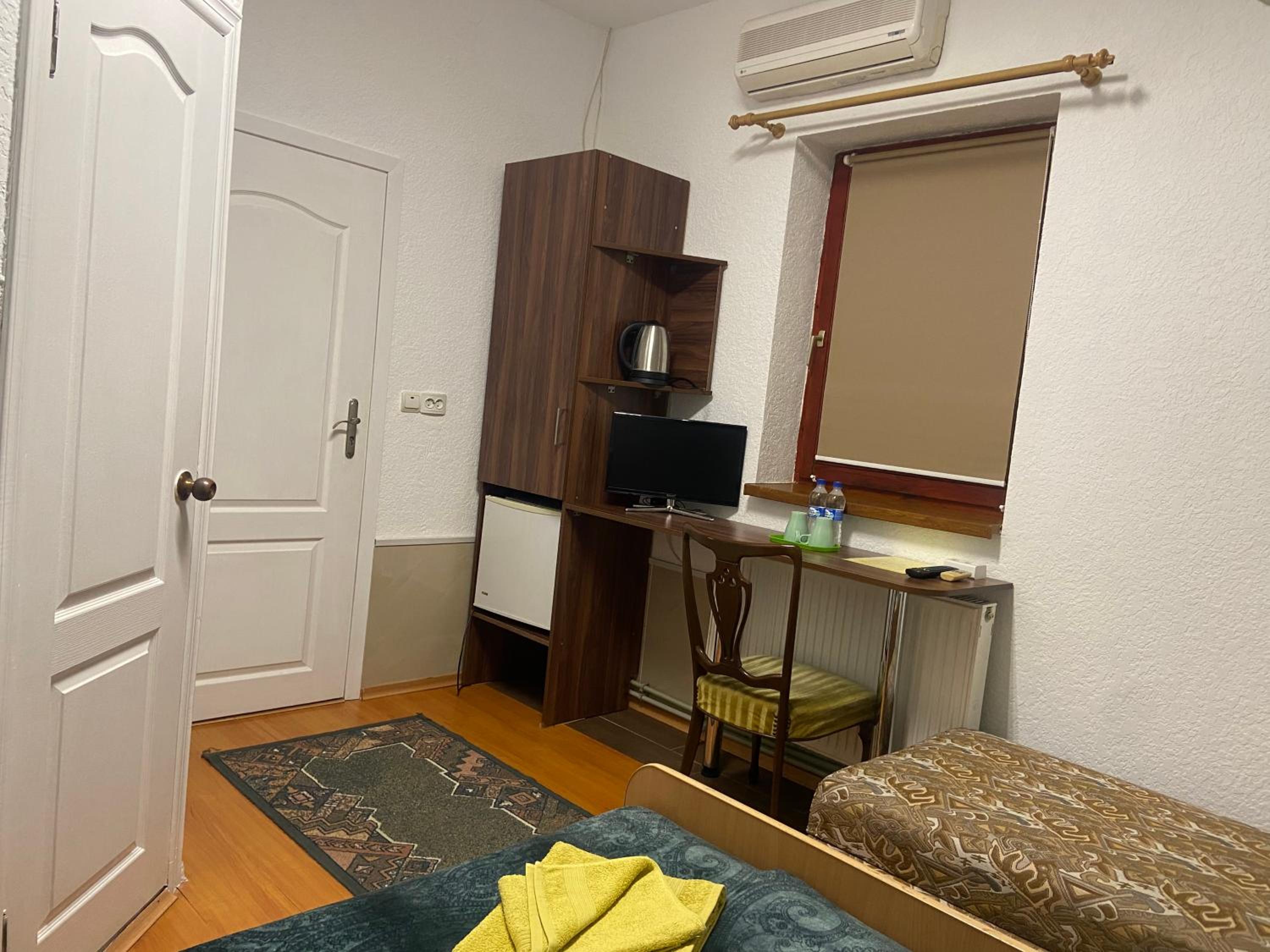 Budget Double or Twin Room photo 2