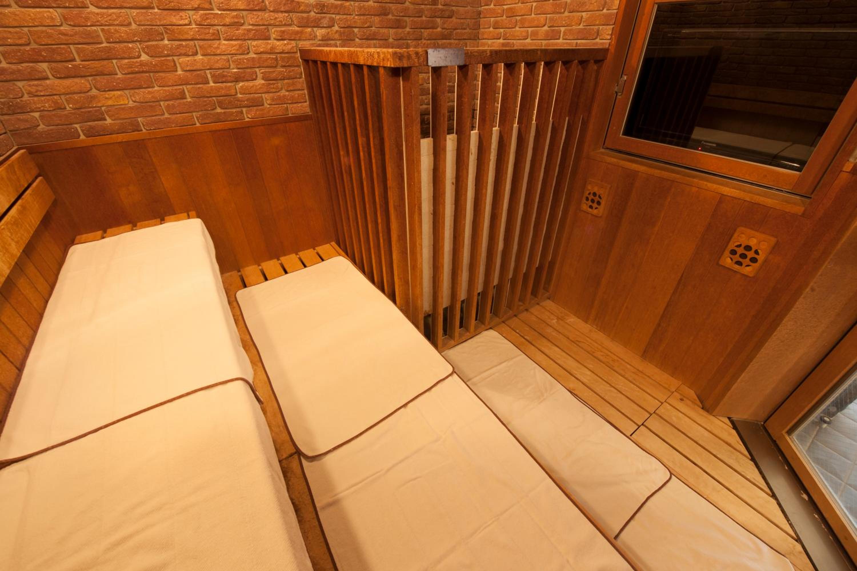 Adjoining Double Rooms with Small Double Bed photo 3