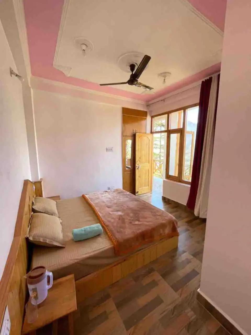 King Room with Balcony photo 1
