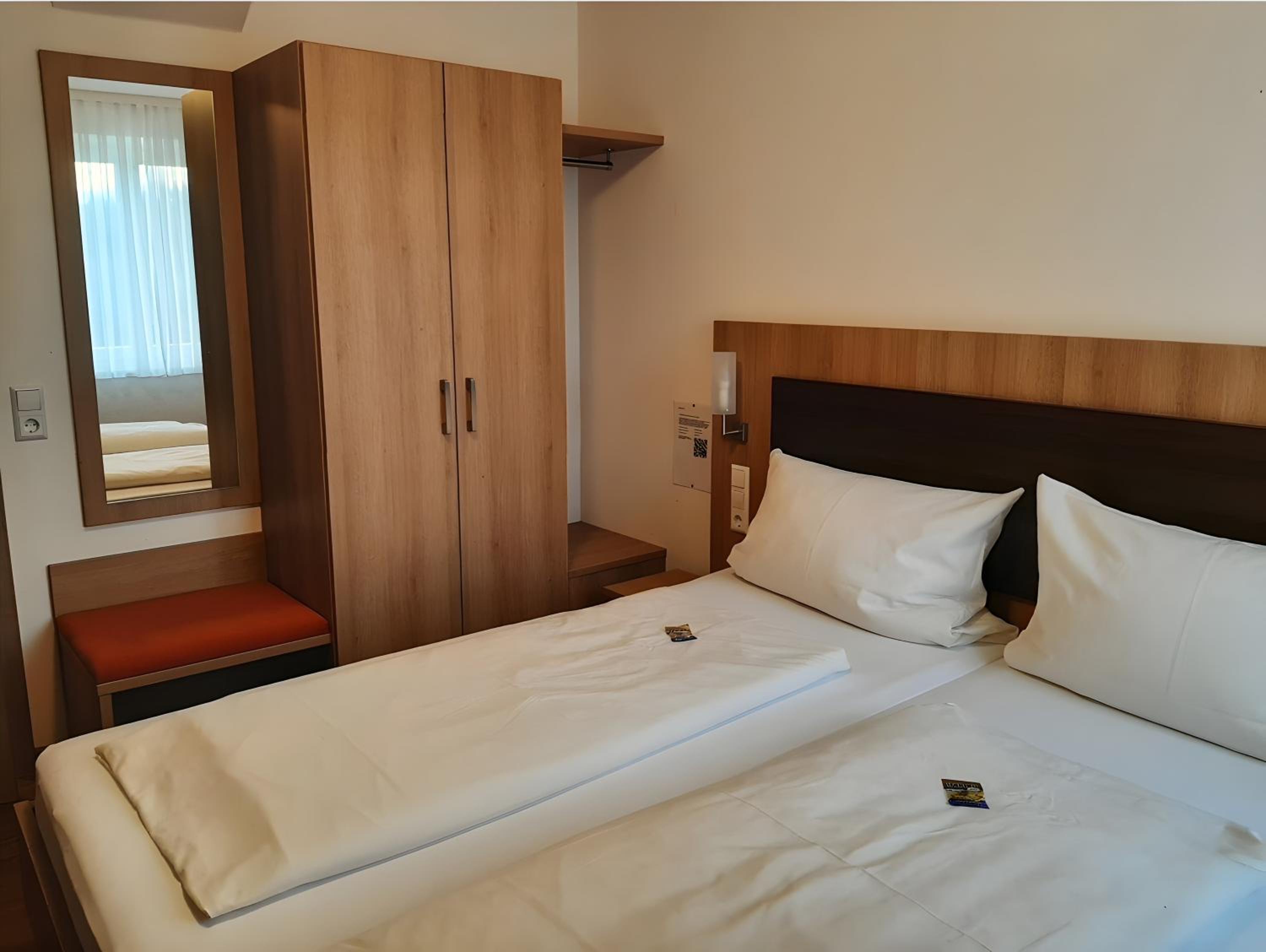 Deluxe Double Room with Shower