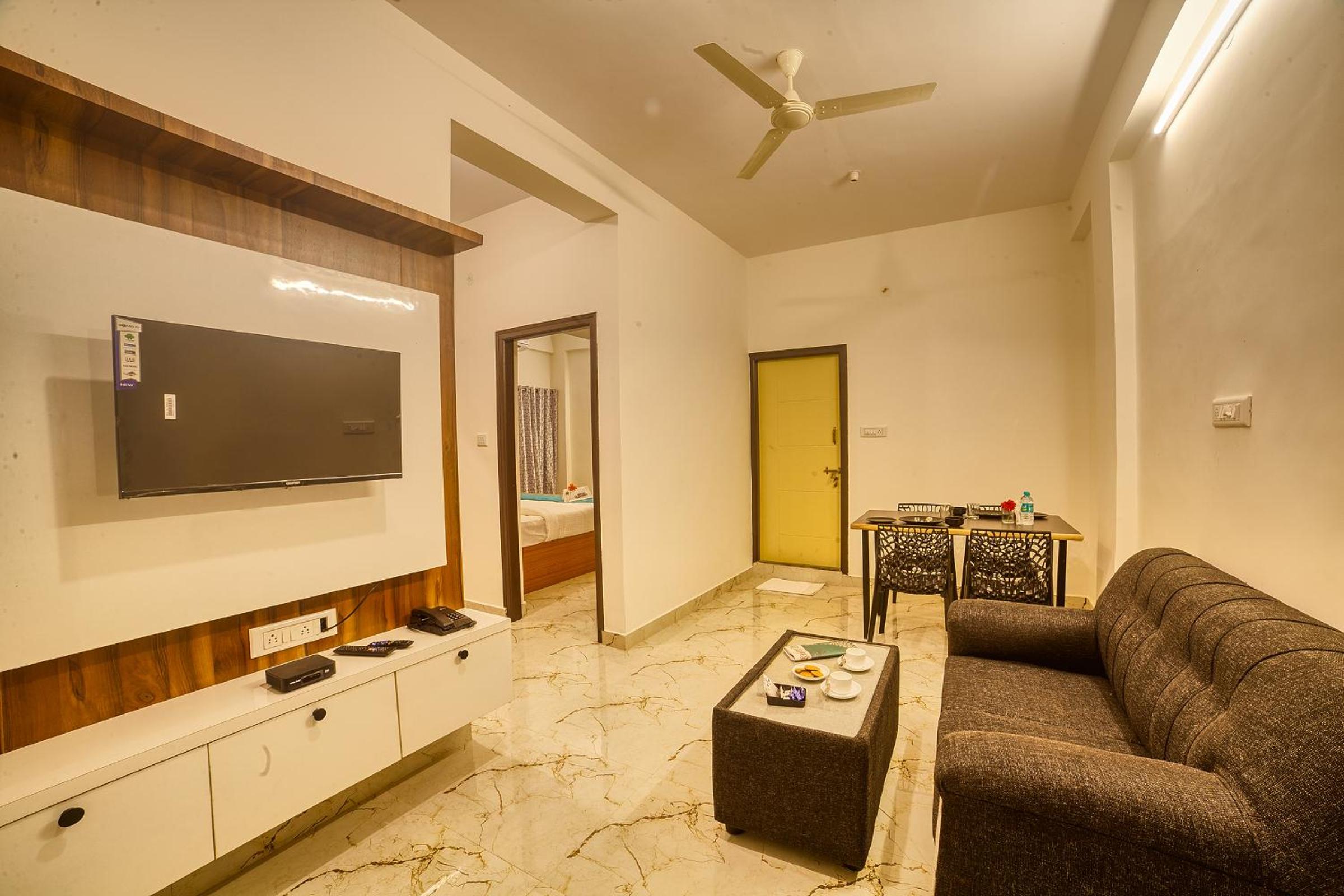 One-Bedroom Suite - Photo 7