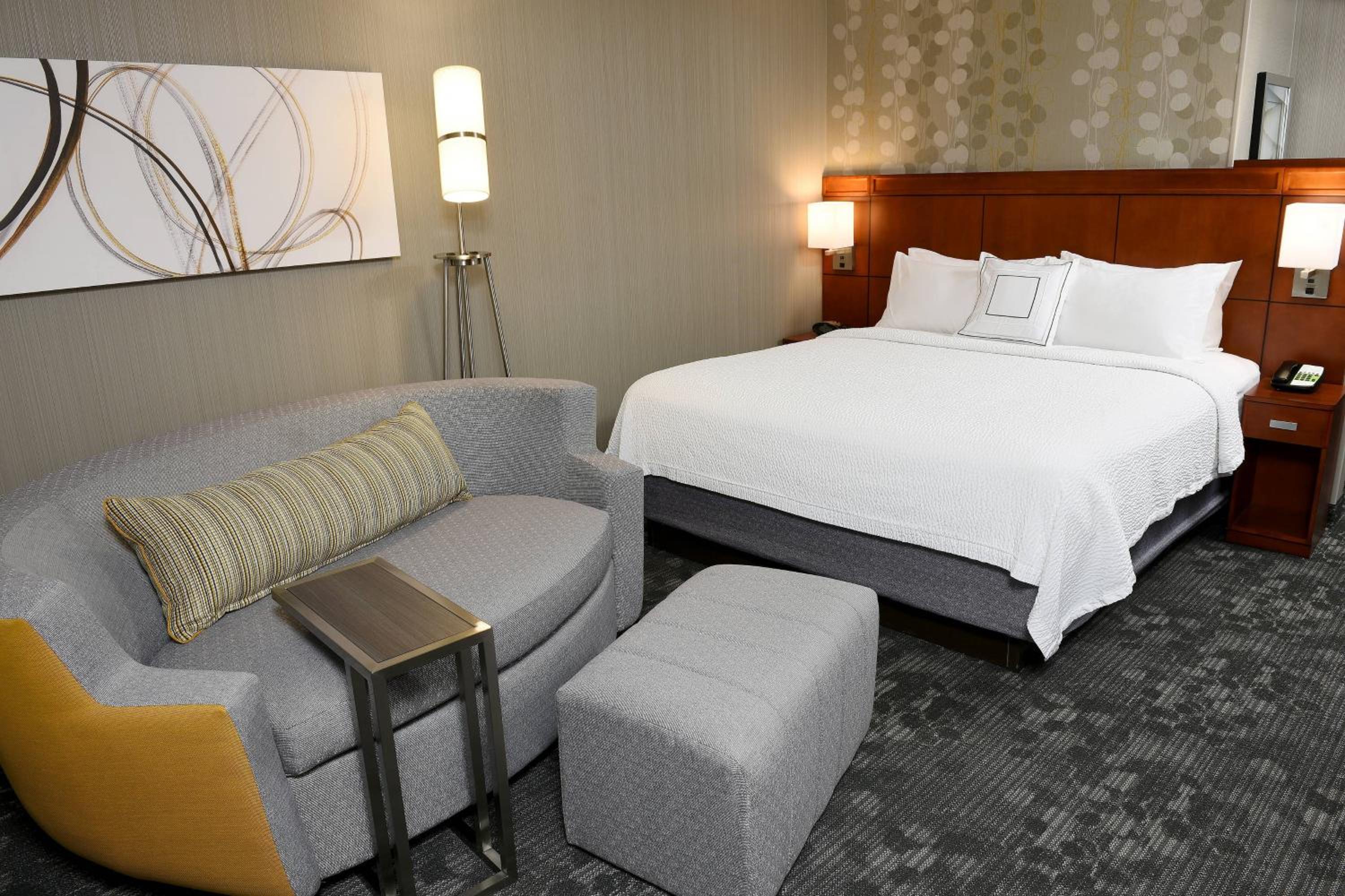 King Room with Sofa Bed - Photo 1
