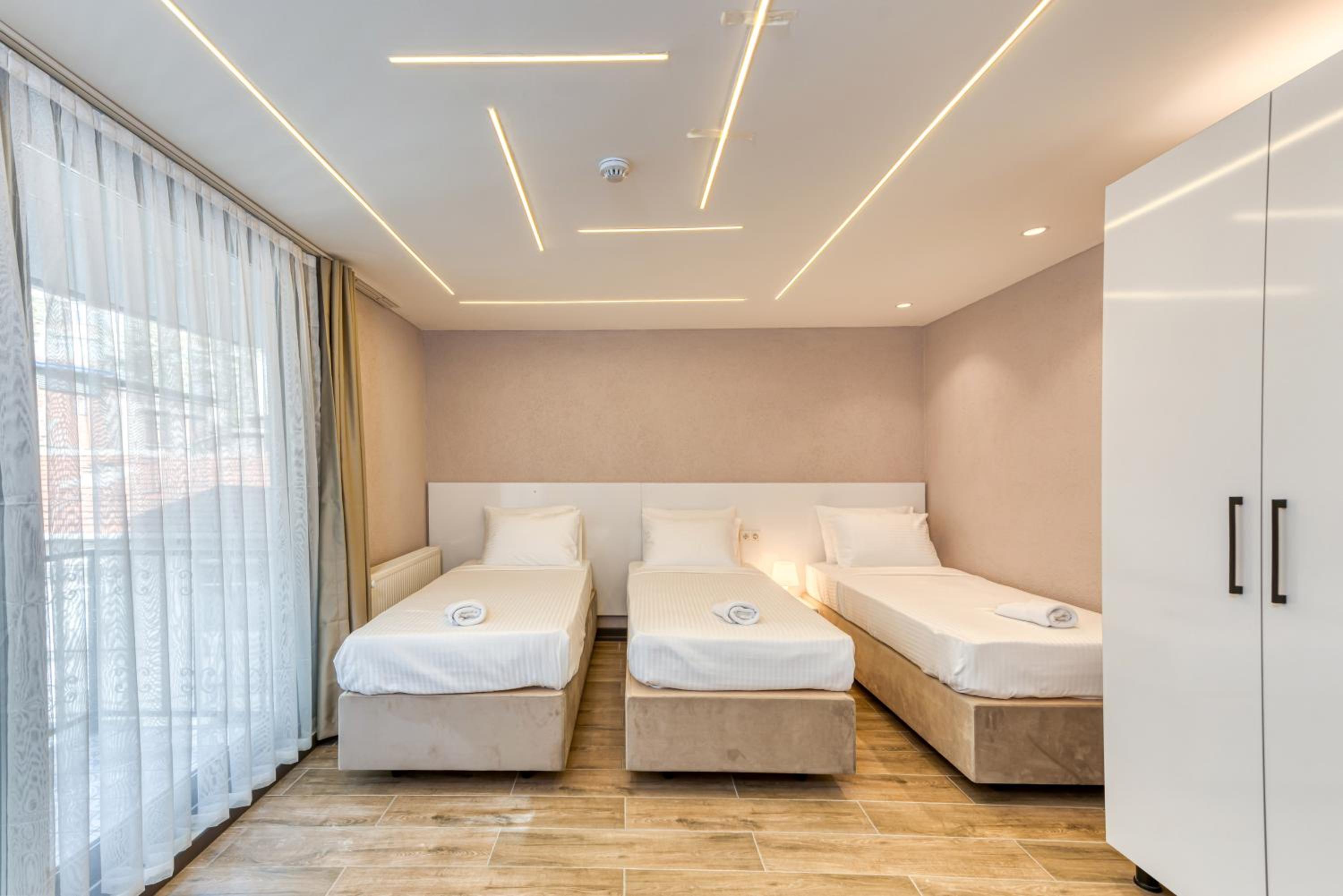 Two-Bedroom Apartment with Balcony photo 2