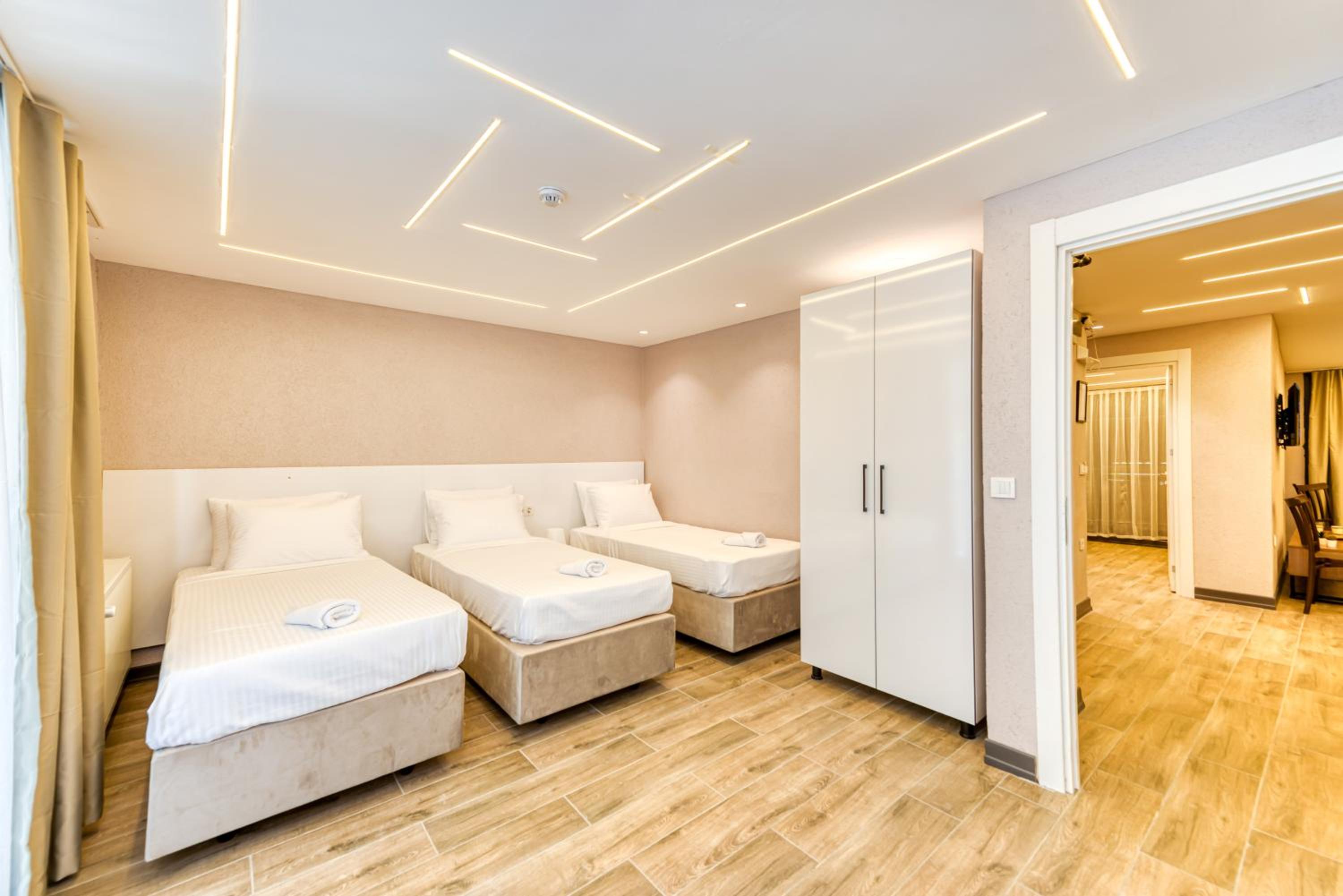 Two-Bedroom Apartment with Balcony photo 3