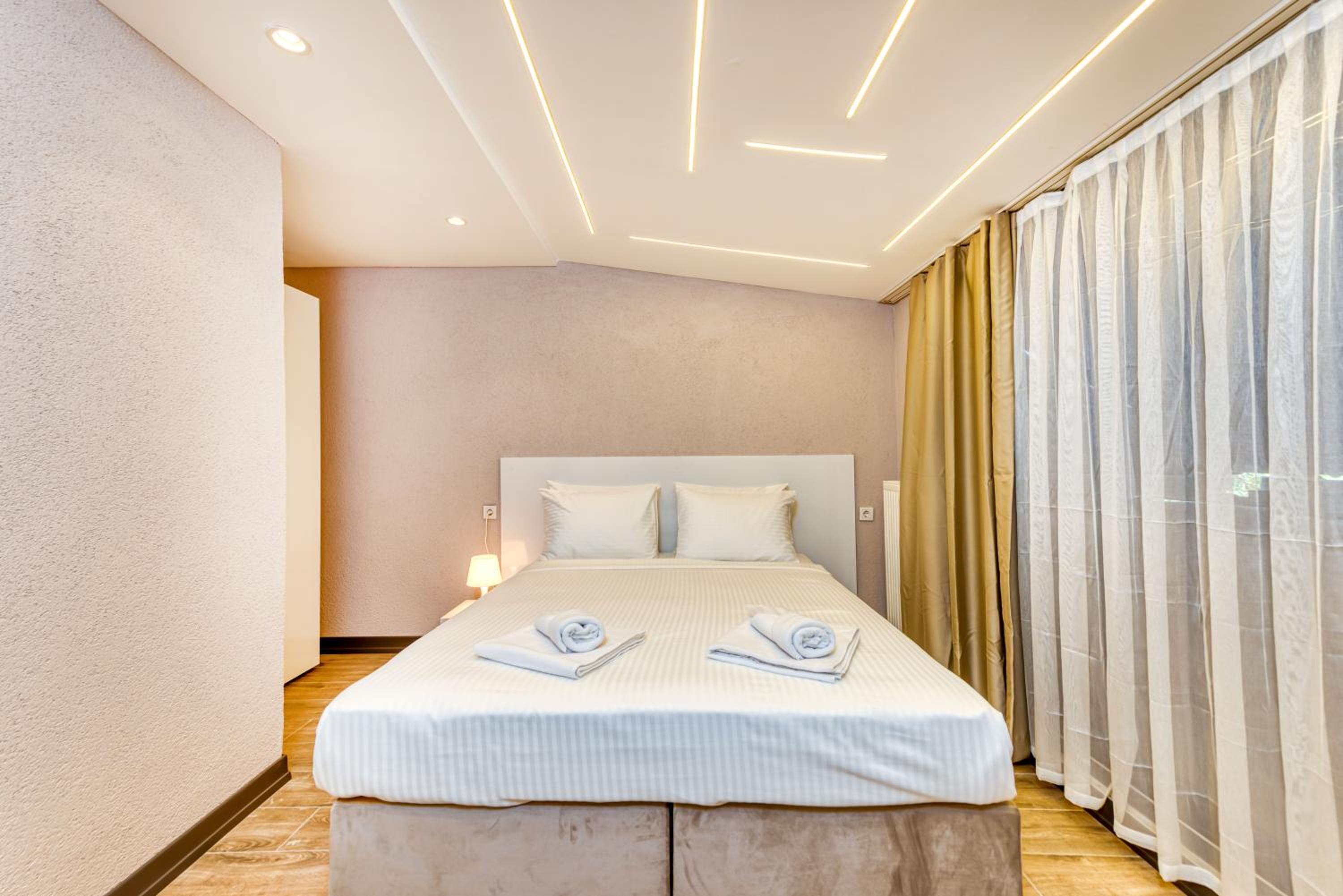 Two-Bedroom Apartment with Balcony photo 2