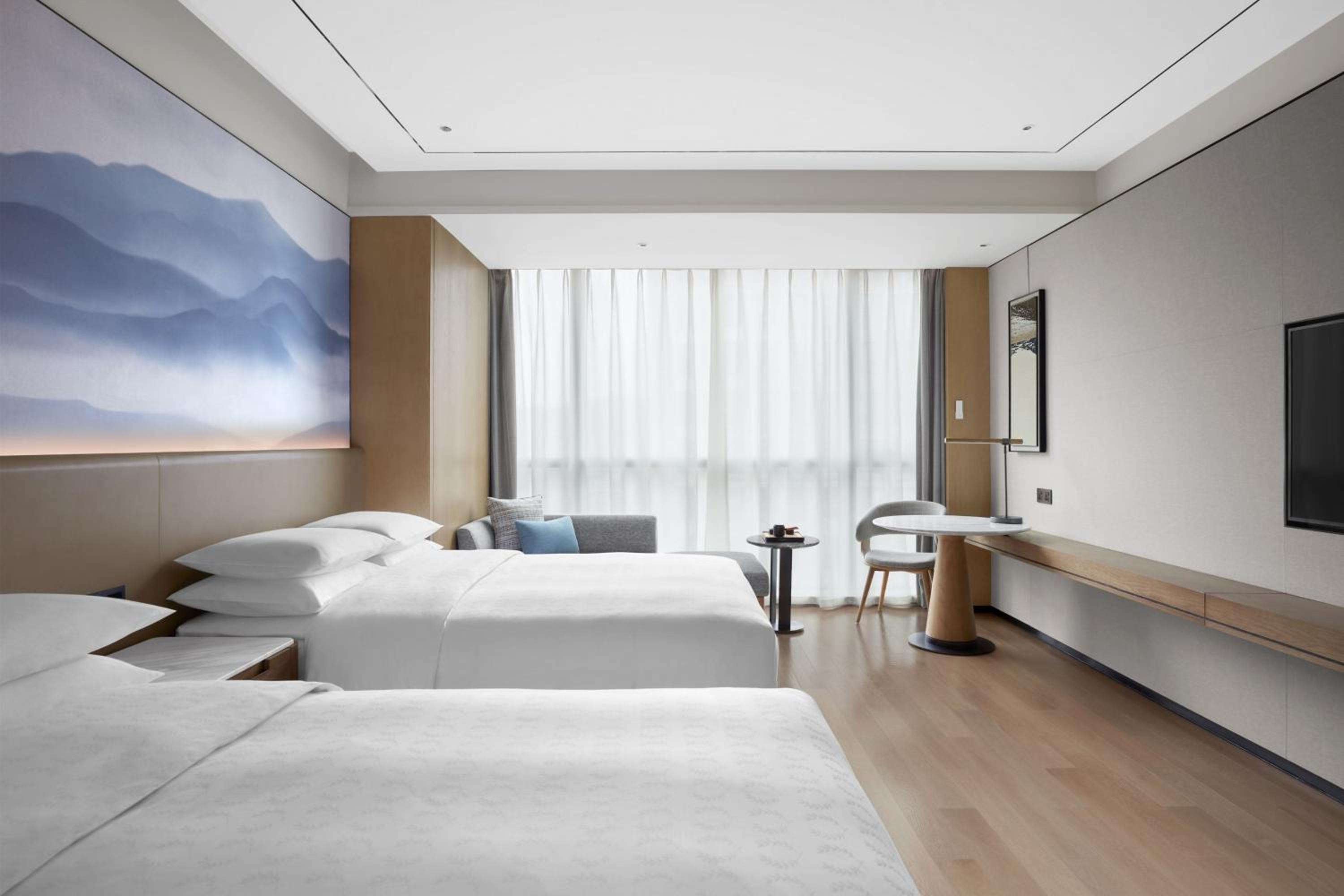 Deluxe Guest Room with 2 Double, City view - Photo 1