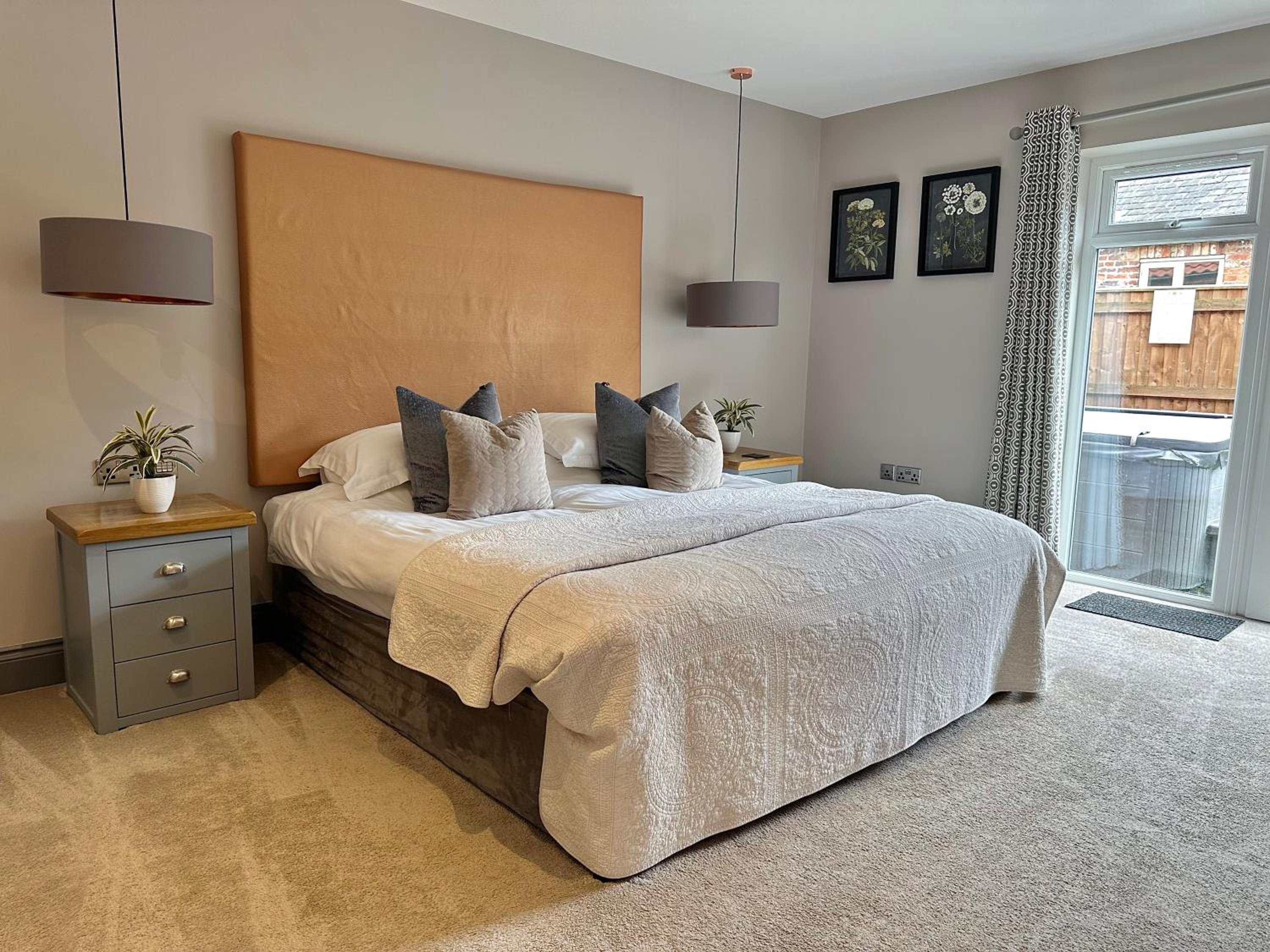 King Room with Hot Tub (No pets)