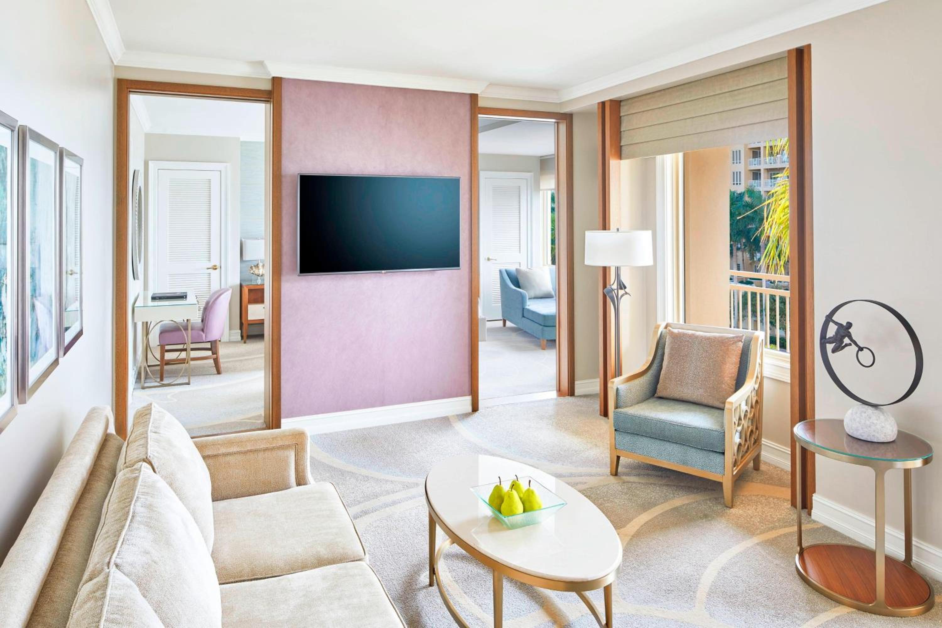 Resort View Suite, 1 Bedroom Suite, 1 King, Sofa bed - Photo 1