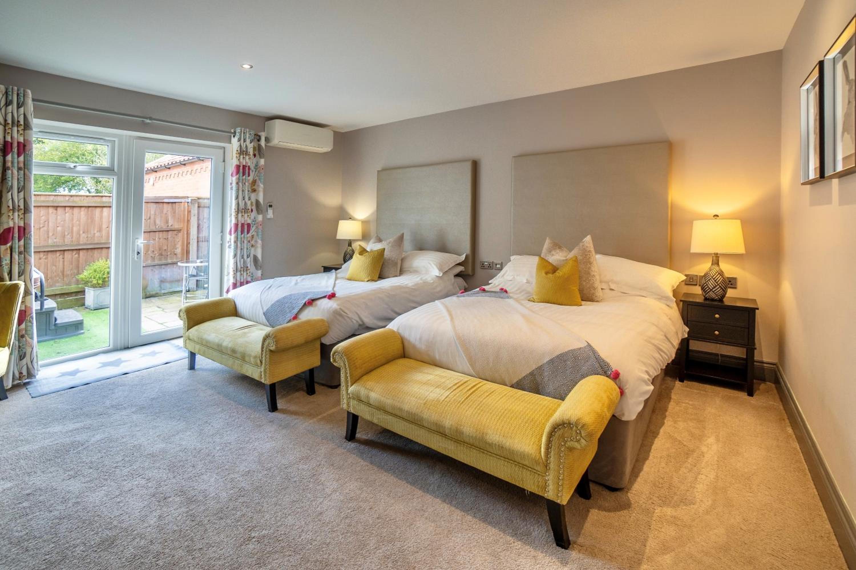Deluxe Double or Twin Room with Hot Tub (No Pets)