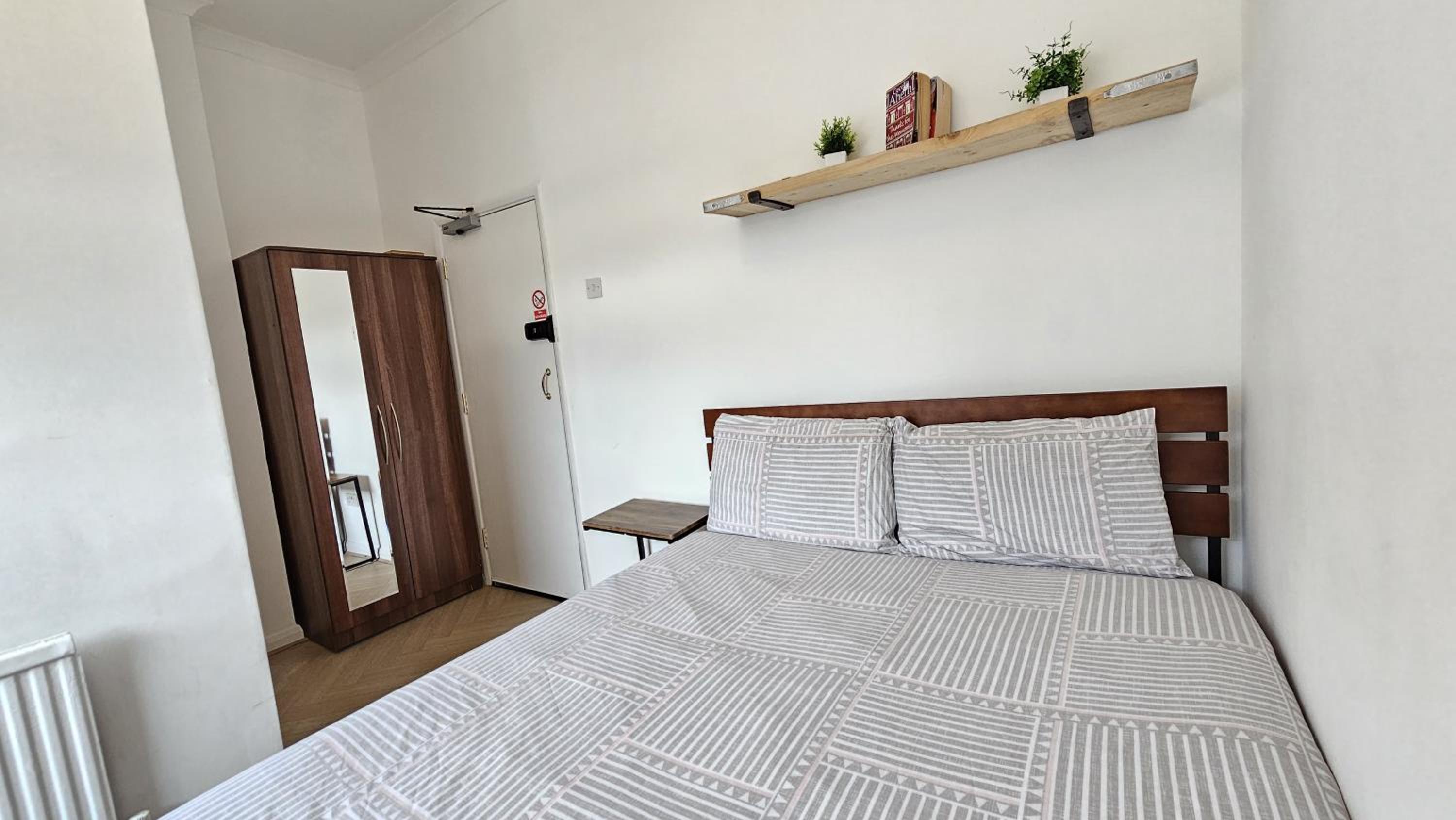 Deluxe King Room photo 2