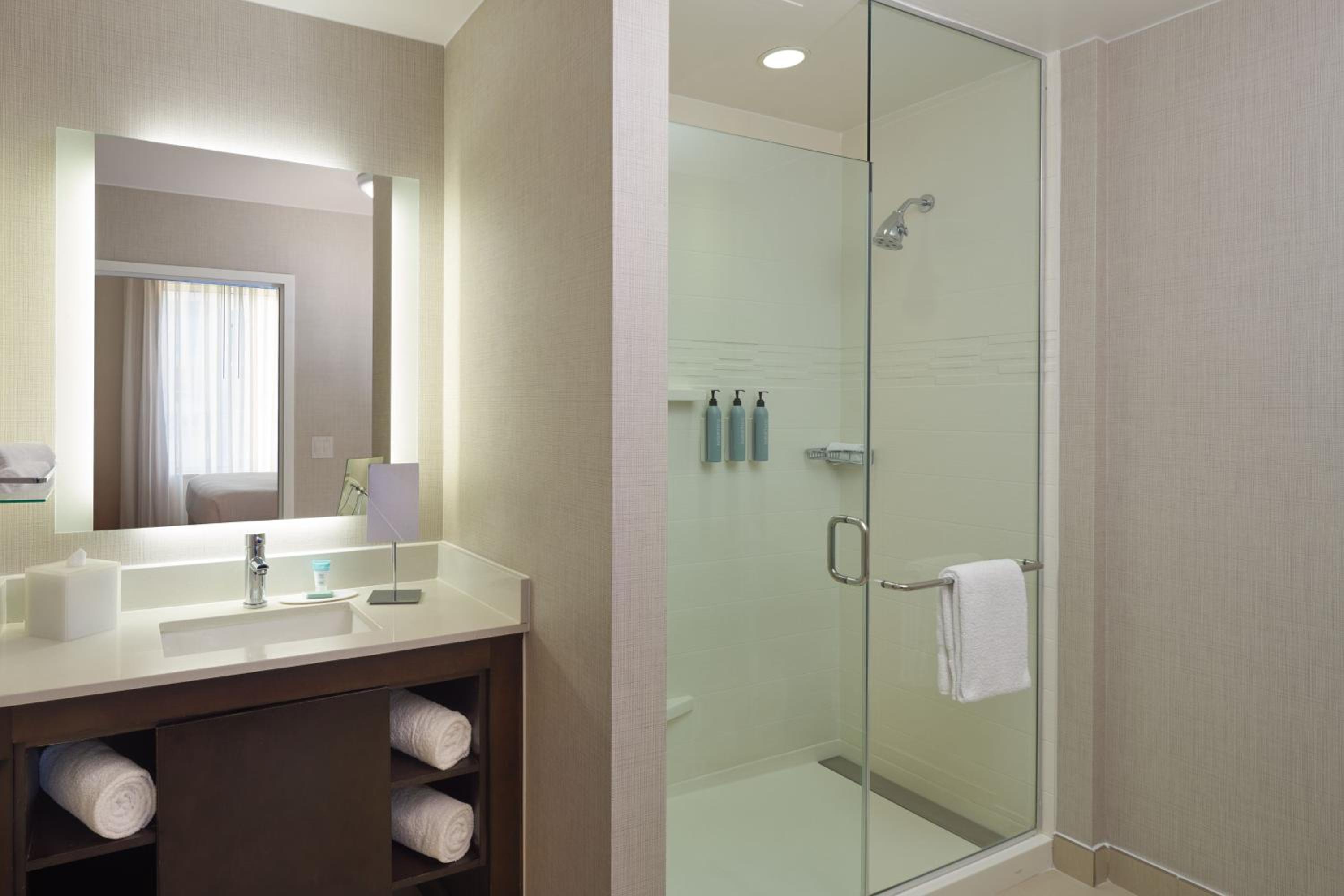 Two-Bedroom Suite - Hearing Accessible photo 2