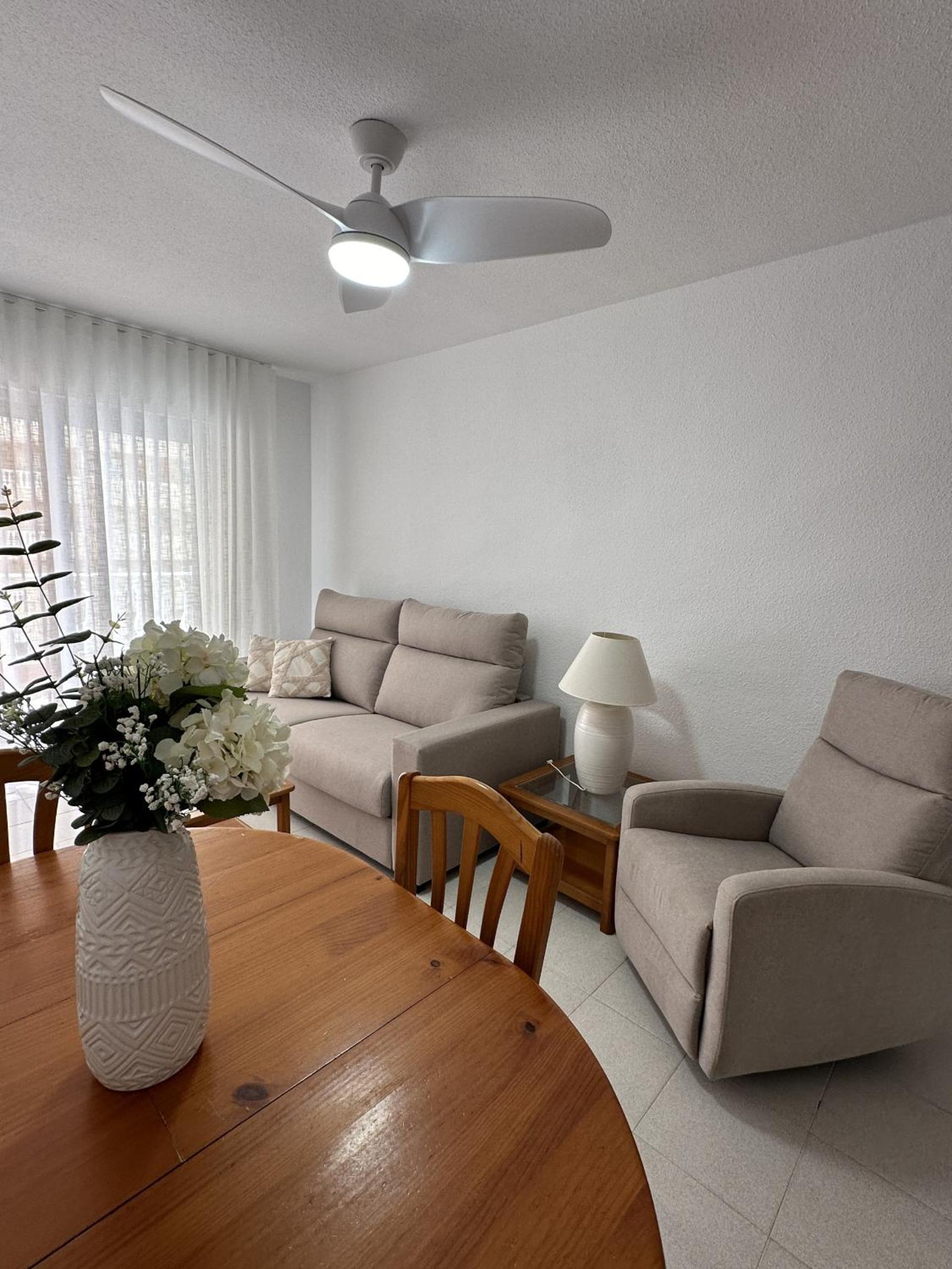Apartamento de dos habitaciones con vista al mar