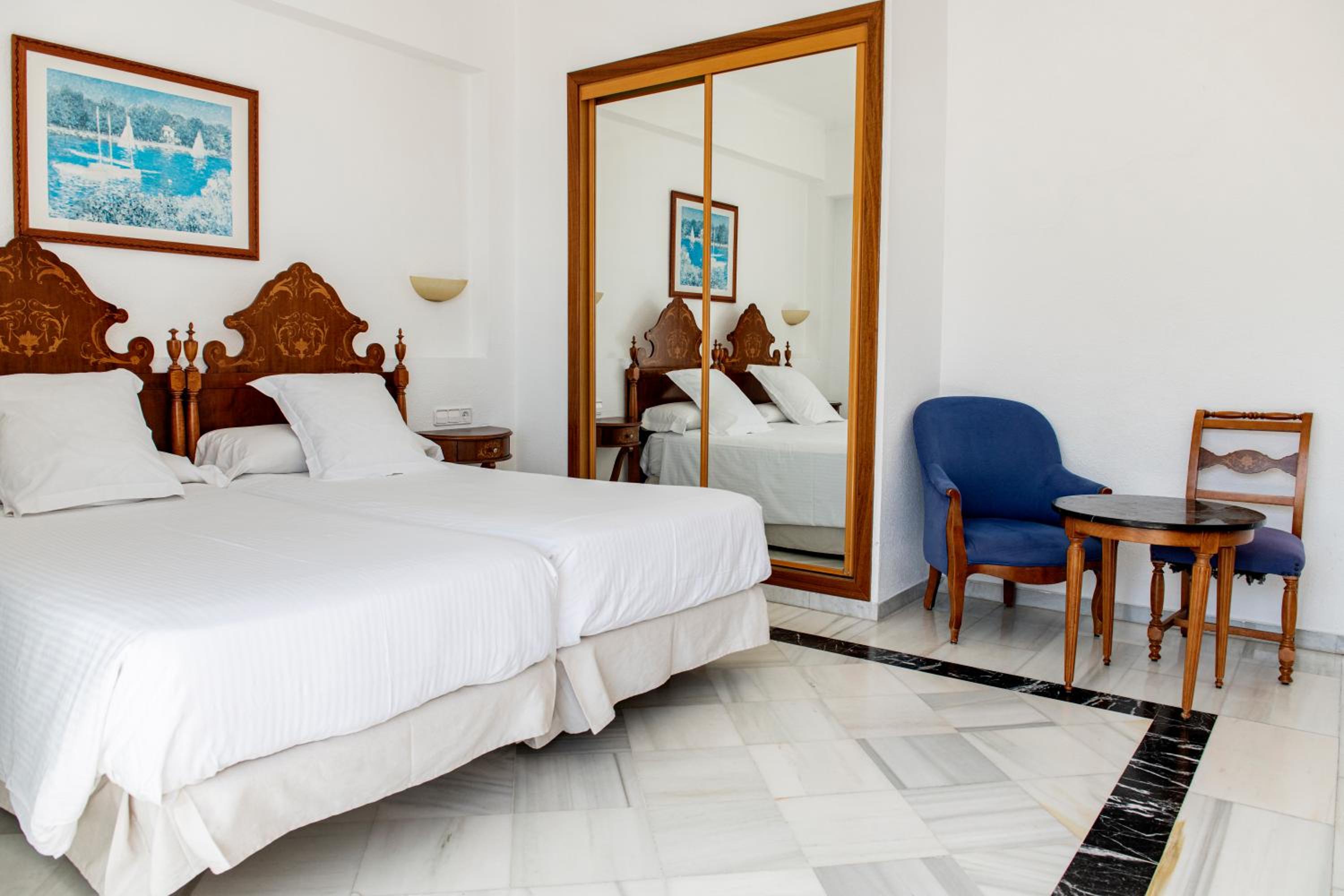 Double Room with Frontal Sea View - Photo 7
