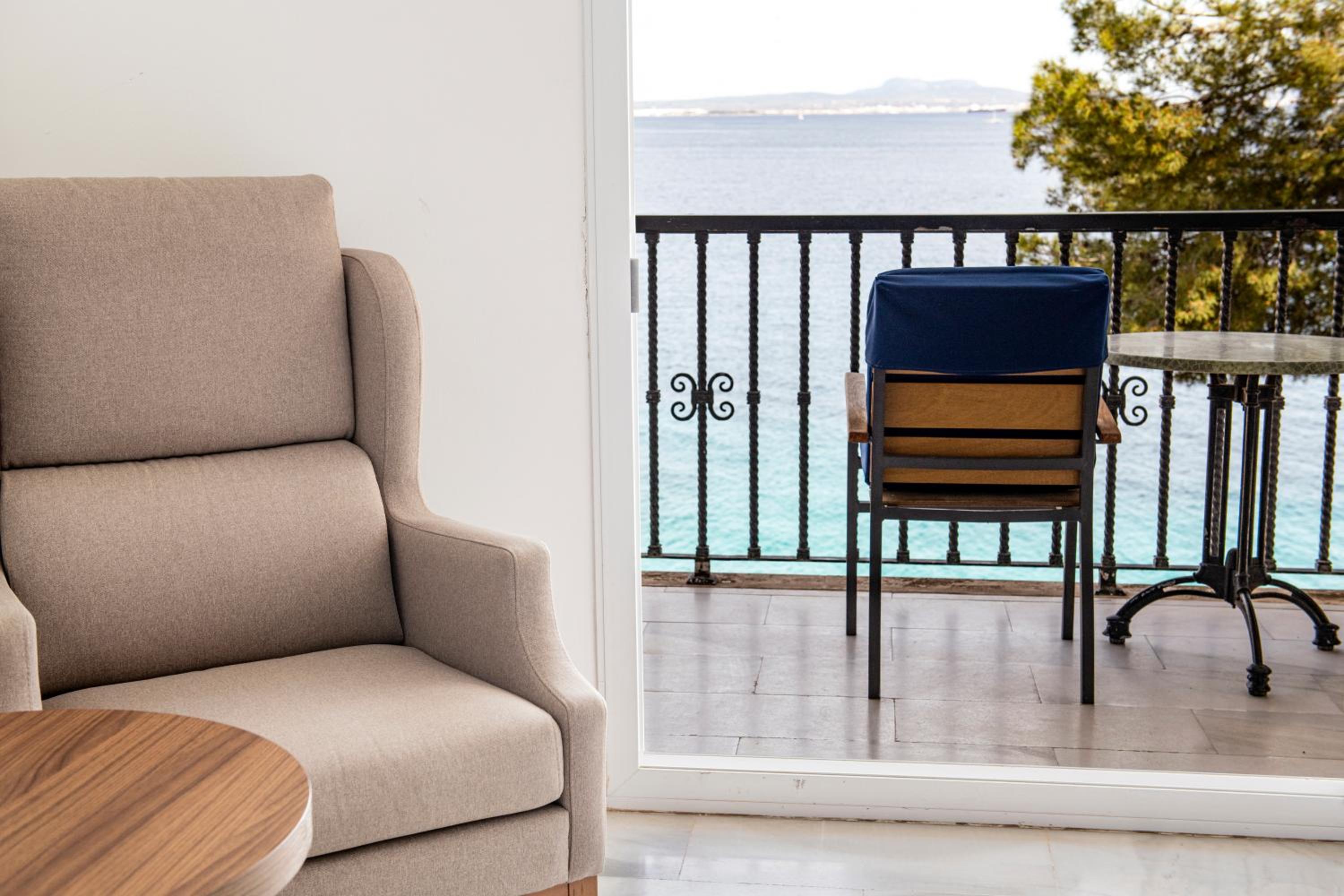 Double Room with Frontal Sea View - Photo 10