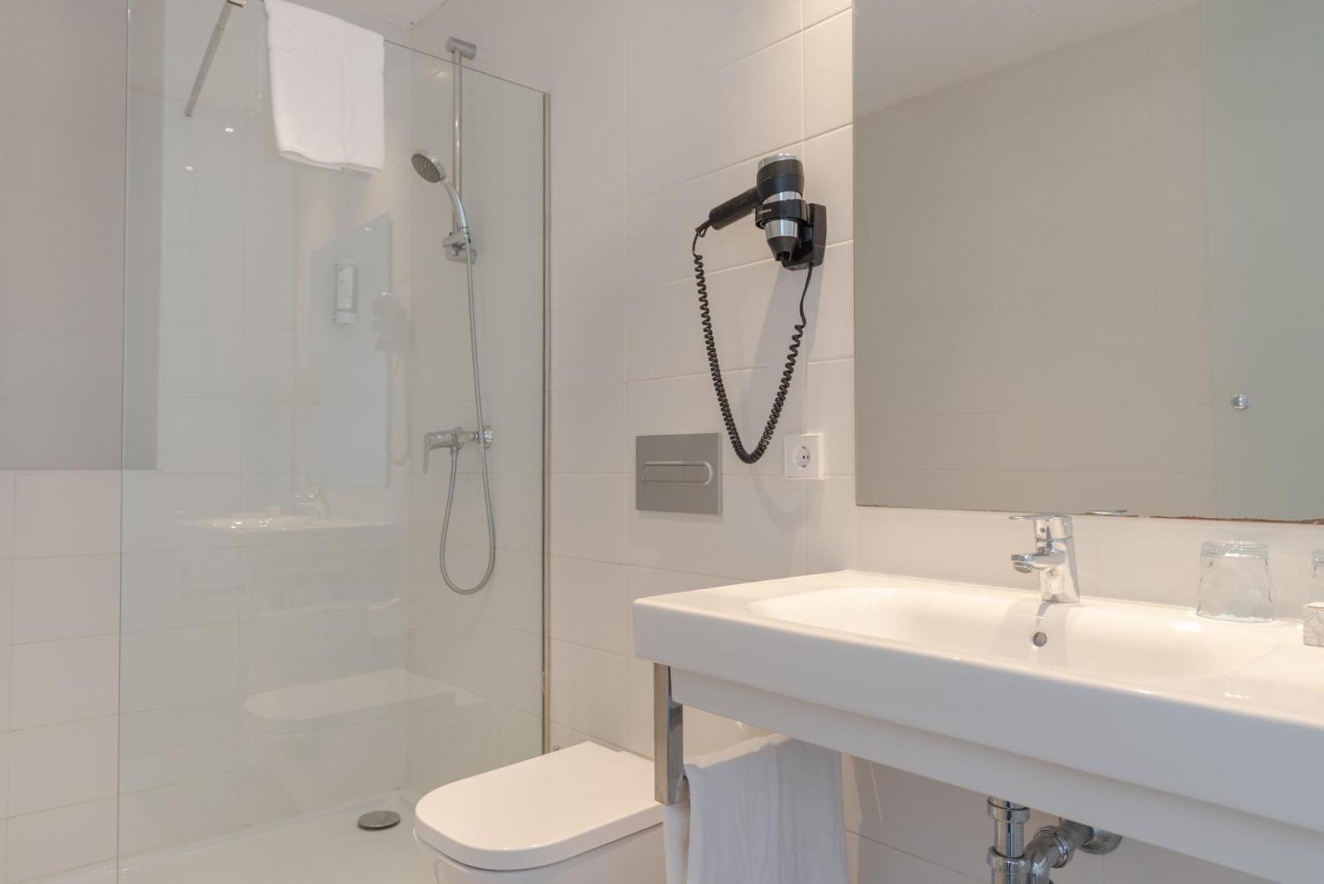 Double Room with Lateral Sea View - Photo 10