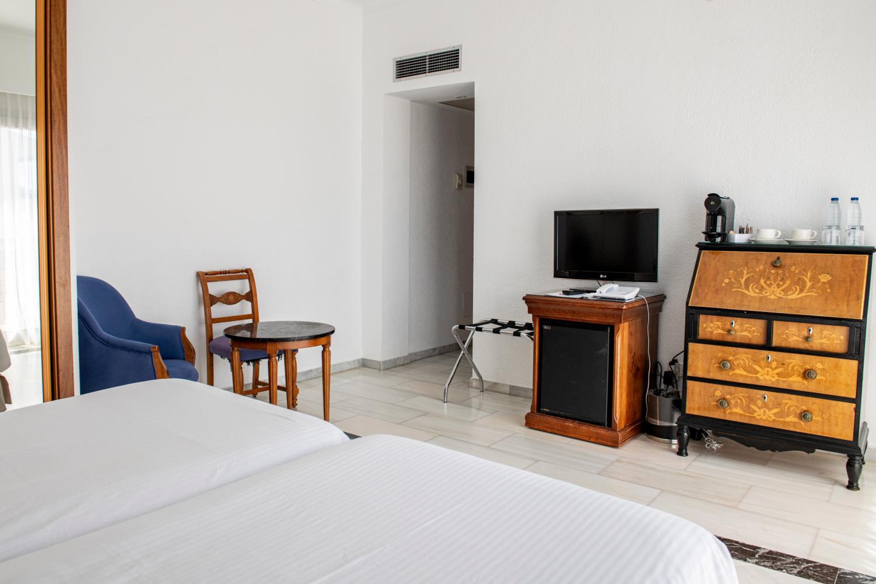 Double Room with Lateral Sea View