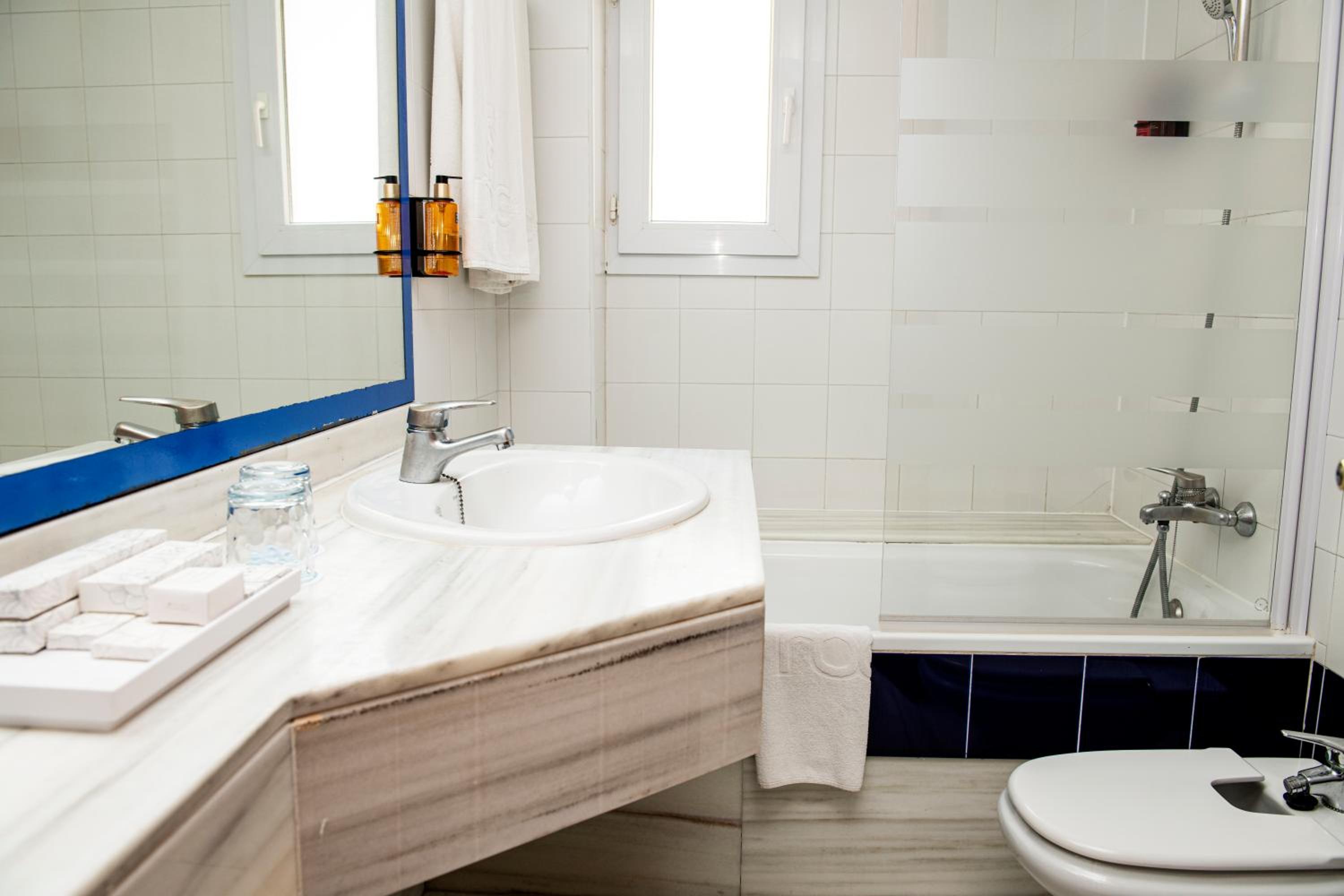 Double Room with Lateral Sea View