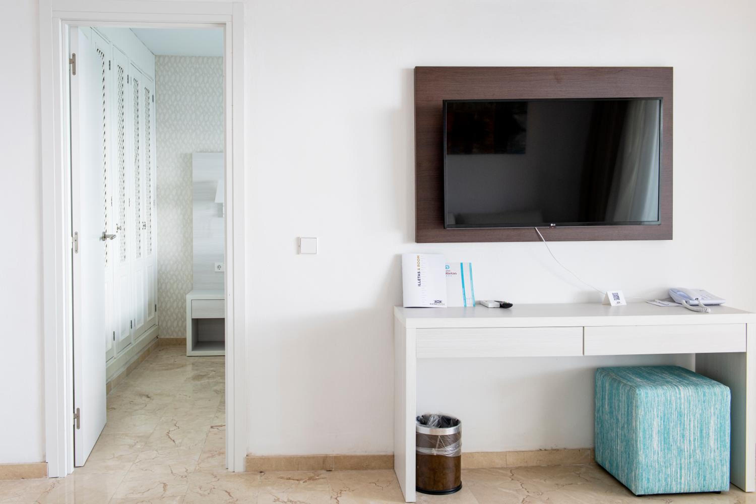 Suite with Sea View thumbnail 6