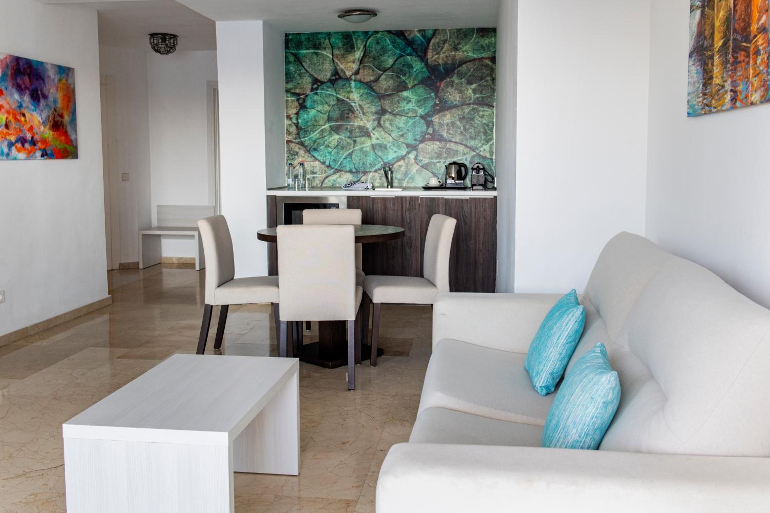 Suite with Sea View thumbnail 6