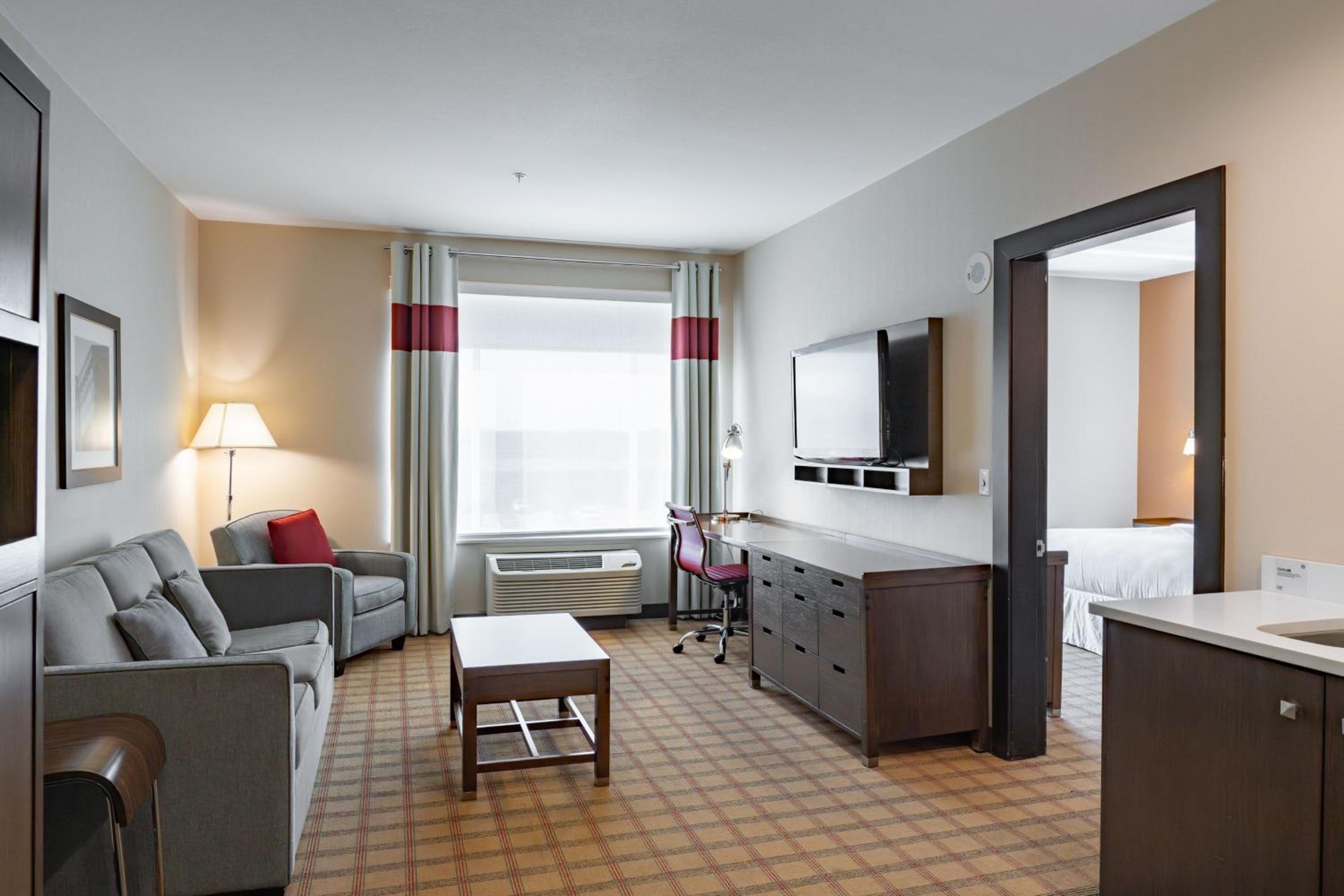 1 Bedroom Suite, King, Sofa bed photo 2