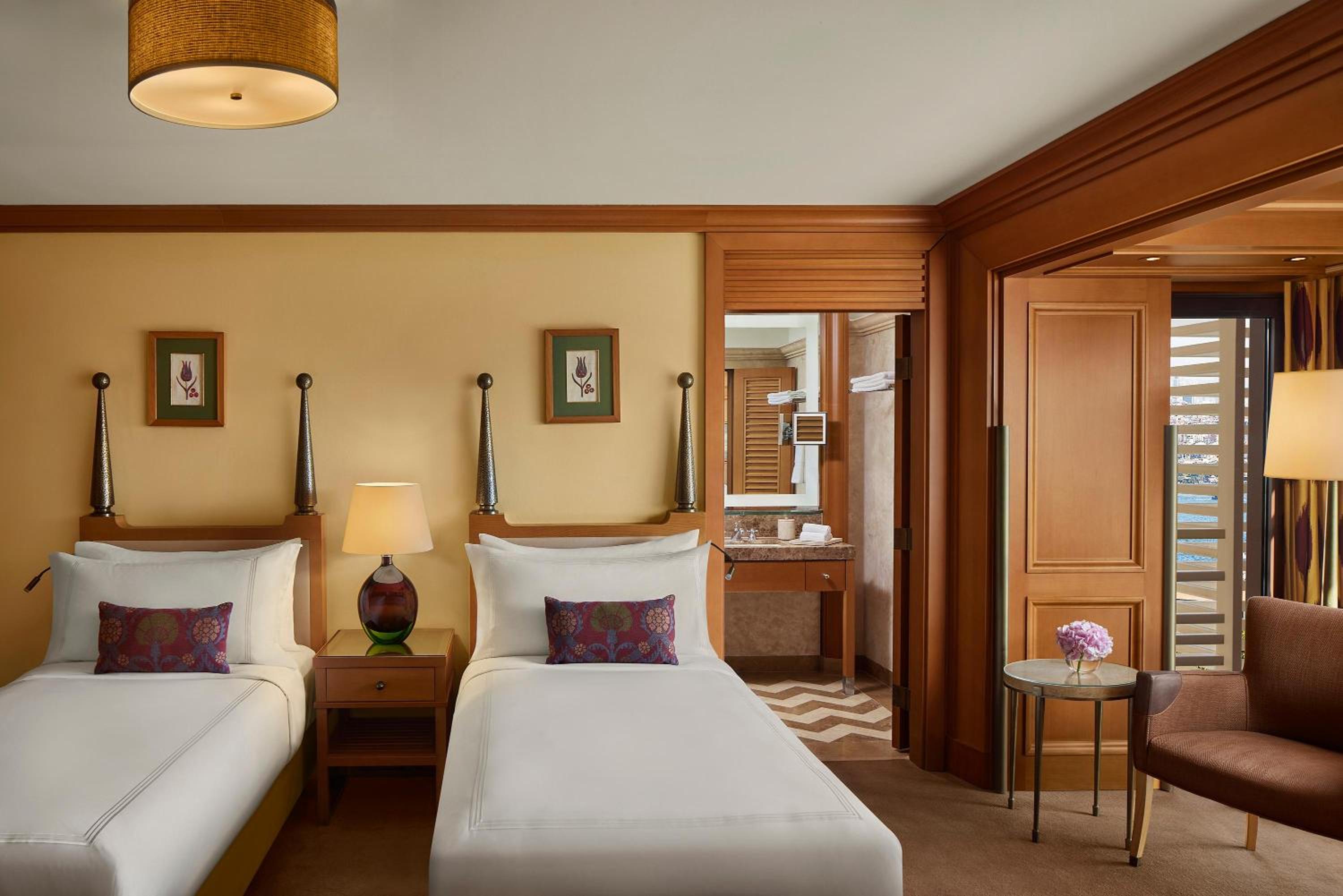 Deluxe Partial Sea View Room Twin Bed - Photo 1