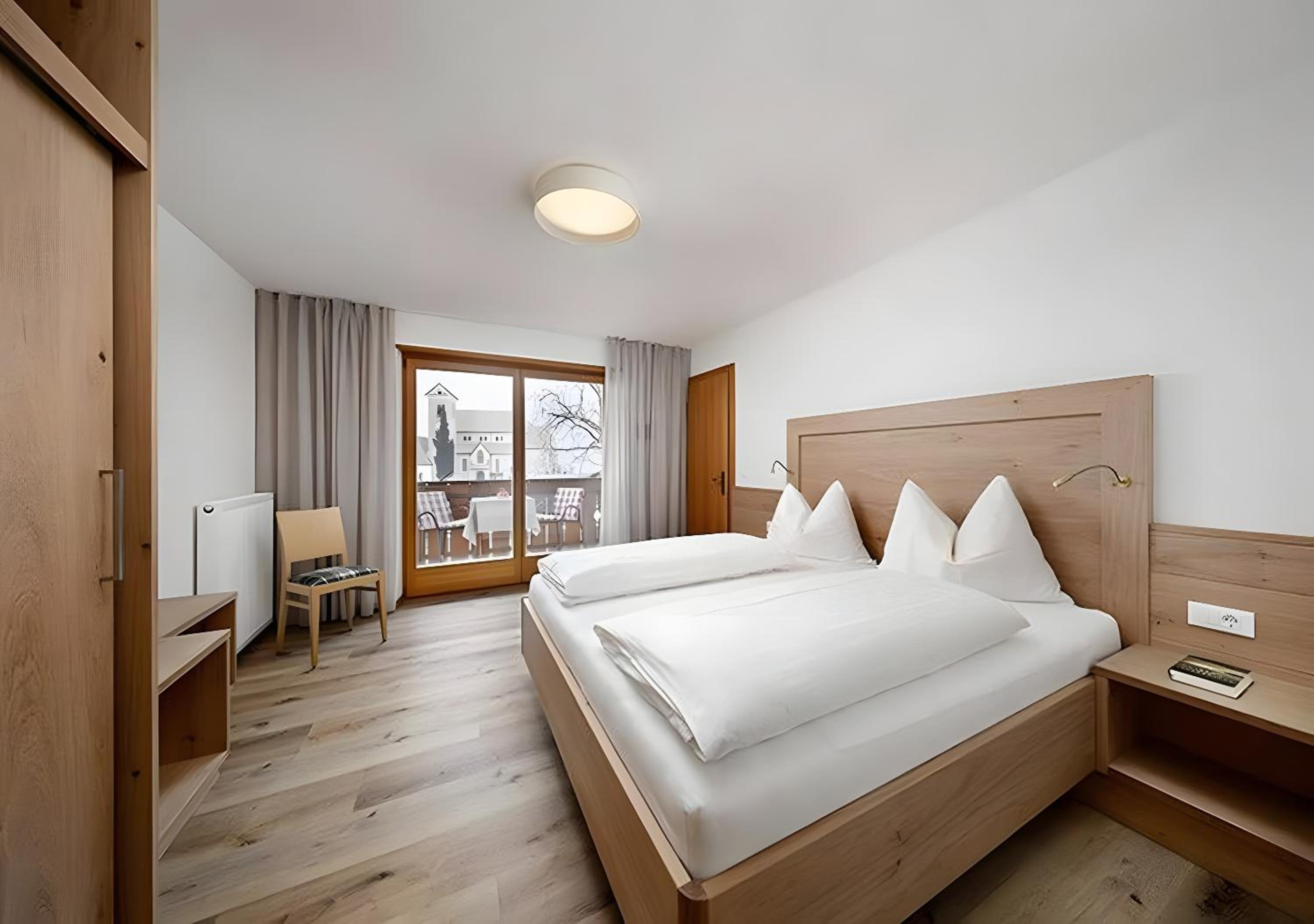 Two-Bedroom Deluxe Apartment with Balcony