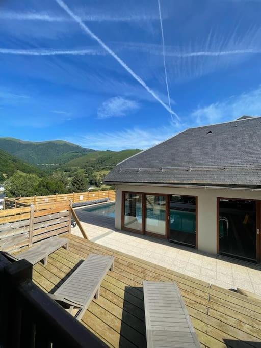 One-Bedroom Apartment with Balcony and Mountain View  