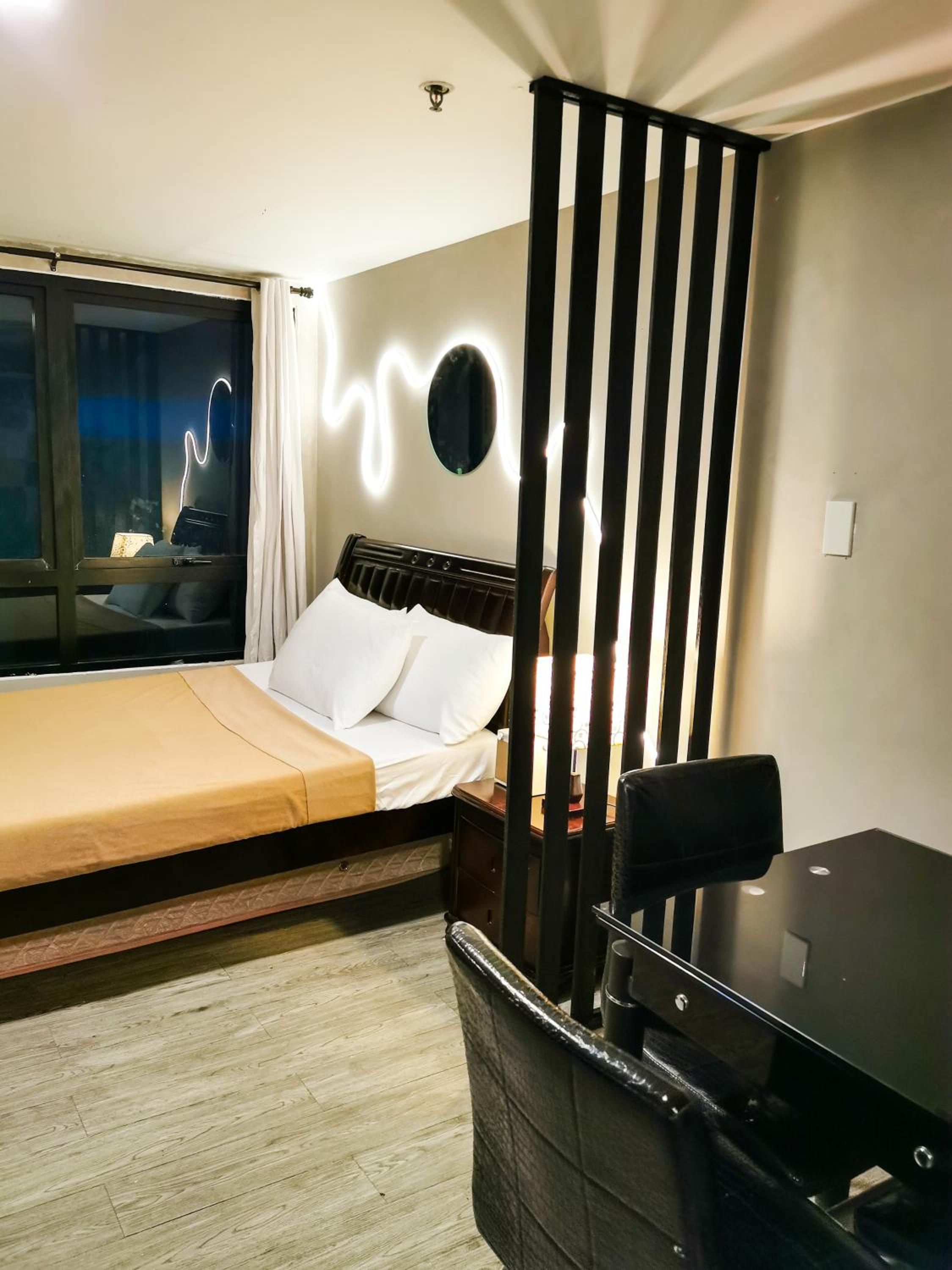 Deluxe Studio