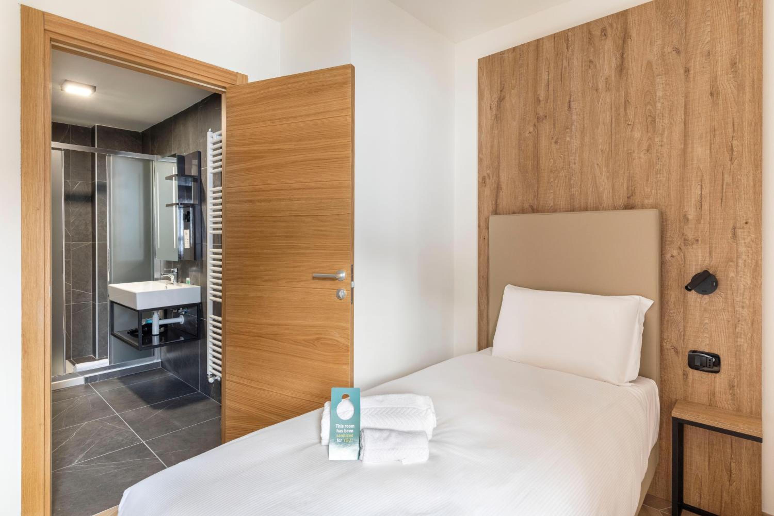 Single Room photo 2